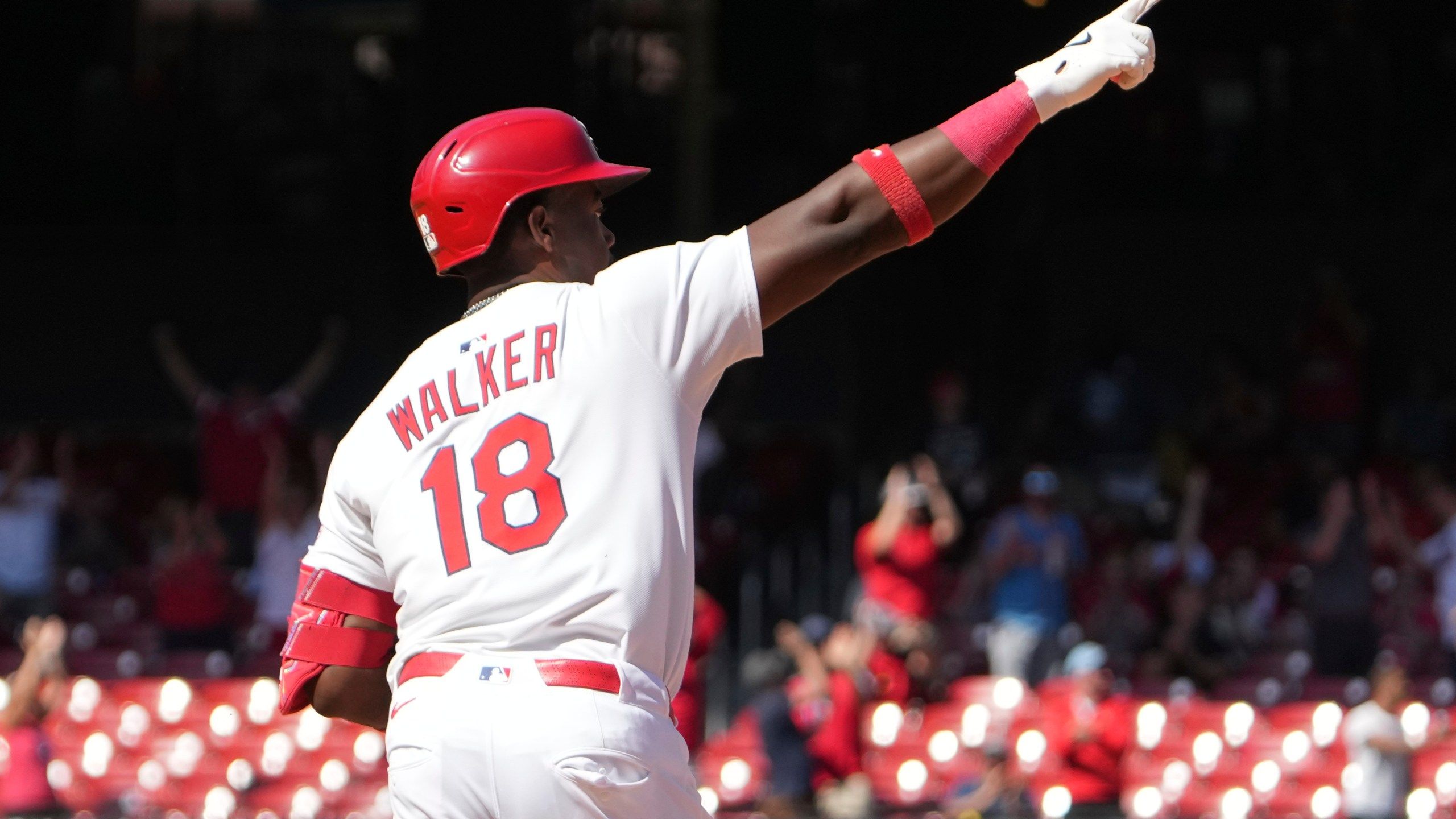 2560x1440 Jordan Walker's late homer lifts Cardinals to series split with Pirates