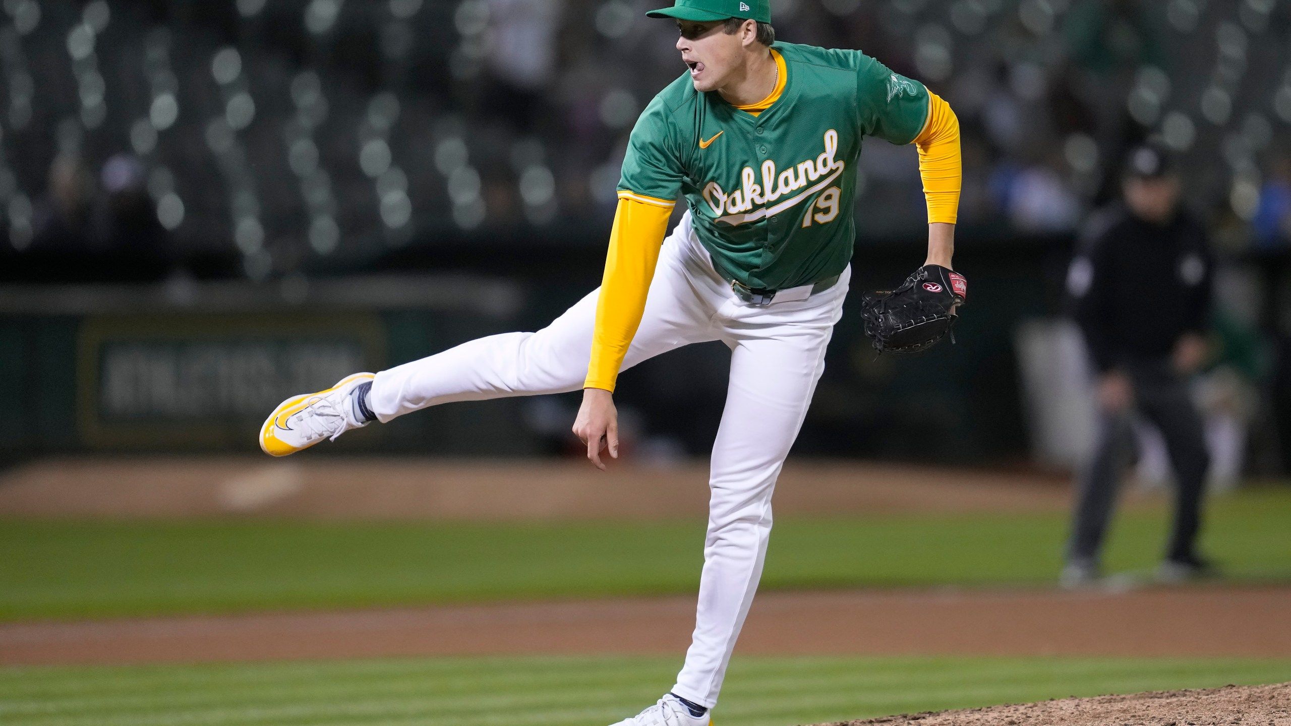 2560x1440 Mason Miller: A's star jabs Oakland Coliseum: 'Lights might not come back on'