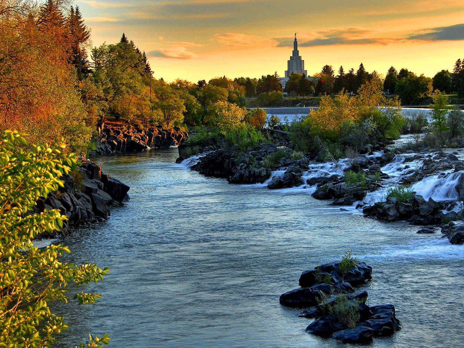 1600x1200 River Wallpaper