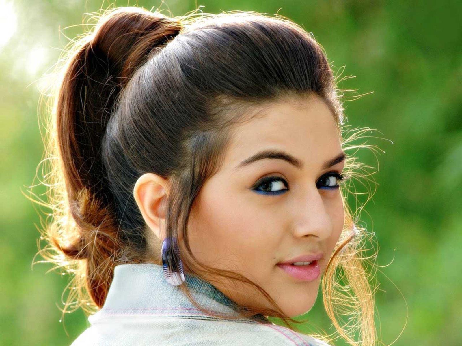 1600x1200 Actress Hansika Motwani Wallpaper
