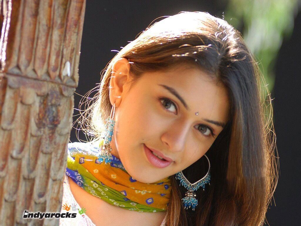 1024x768 Hansika Motwani Wallpaper 2011 3