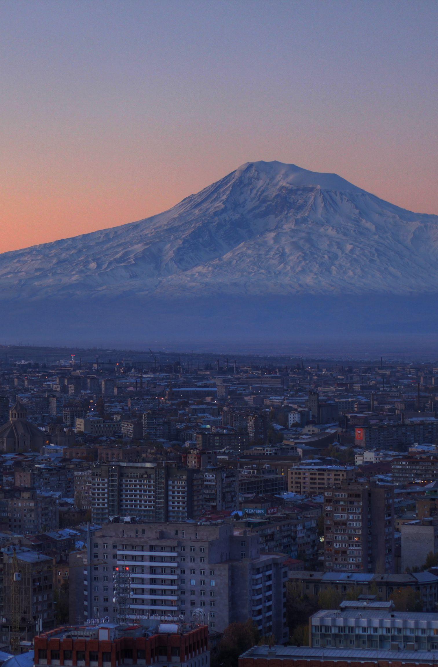 Значит армения. Армения Ереван. Каскад Армения. Горы Армении. Армения фото.