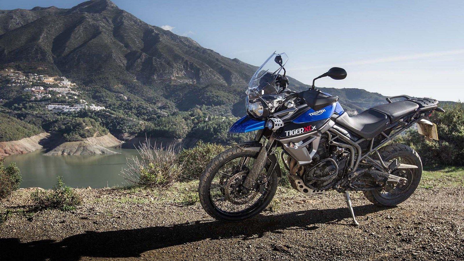 1600x900 Triumph Tiger 800 XCX 2015 wallpaper