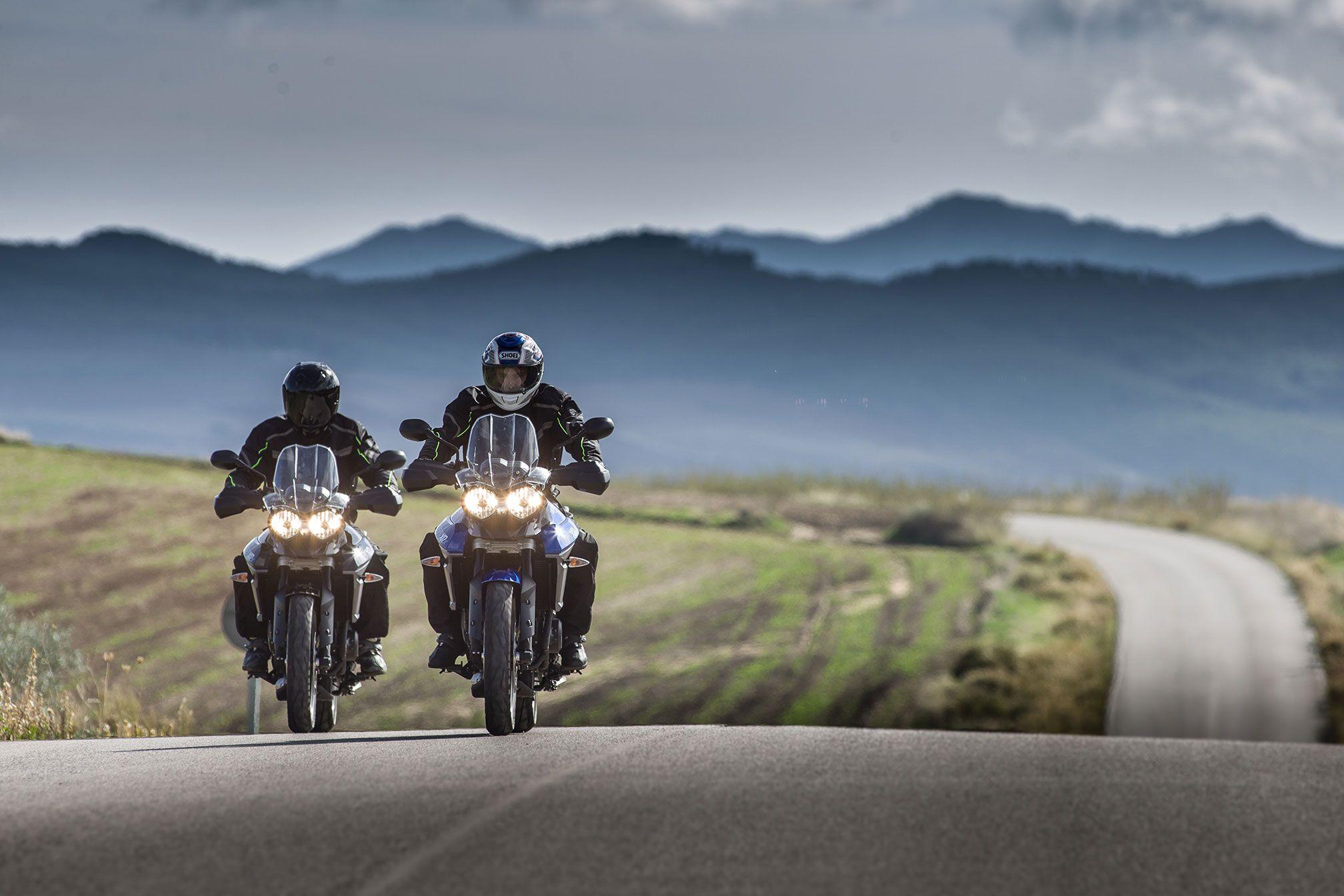 2016x1344 Triumph Tiger 800 XRX Review