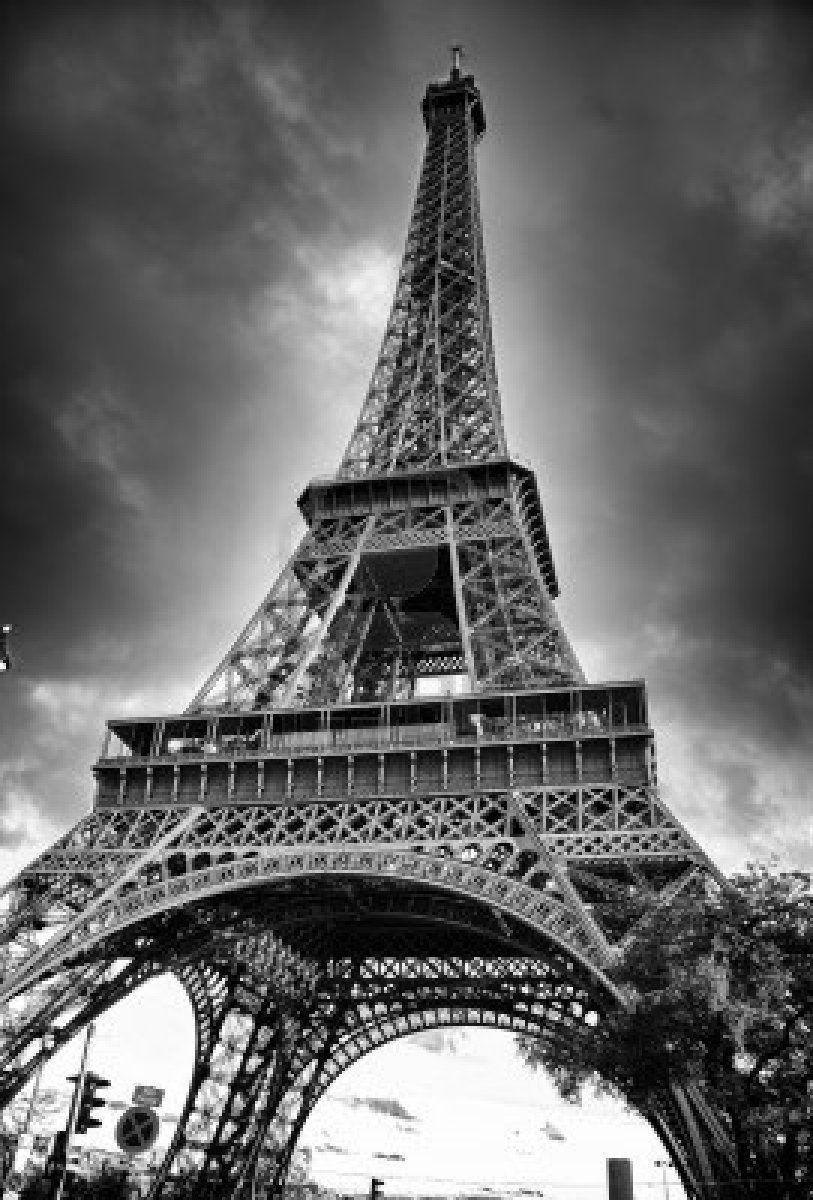 813x1200 Eiffel Tower Wallpaper Black And White