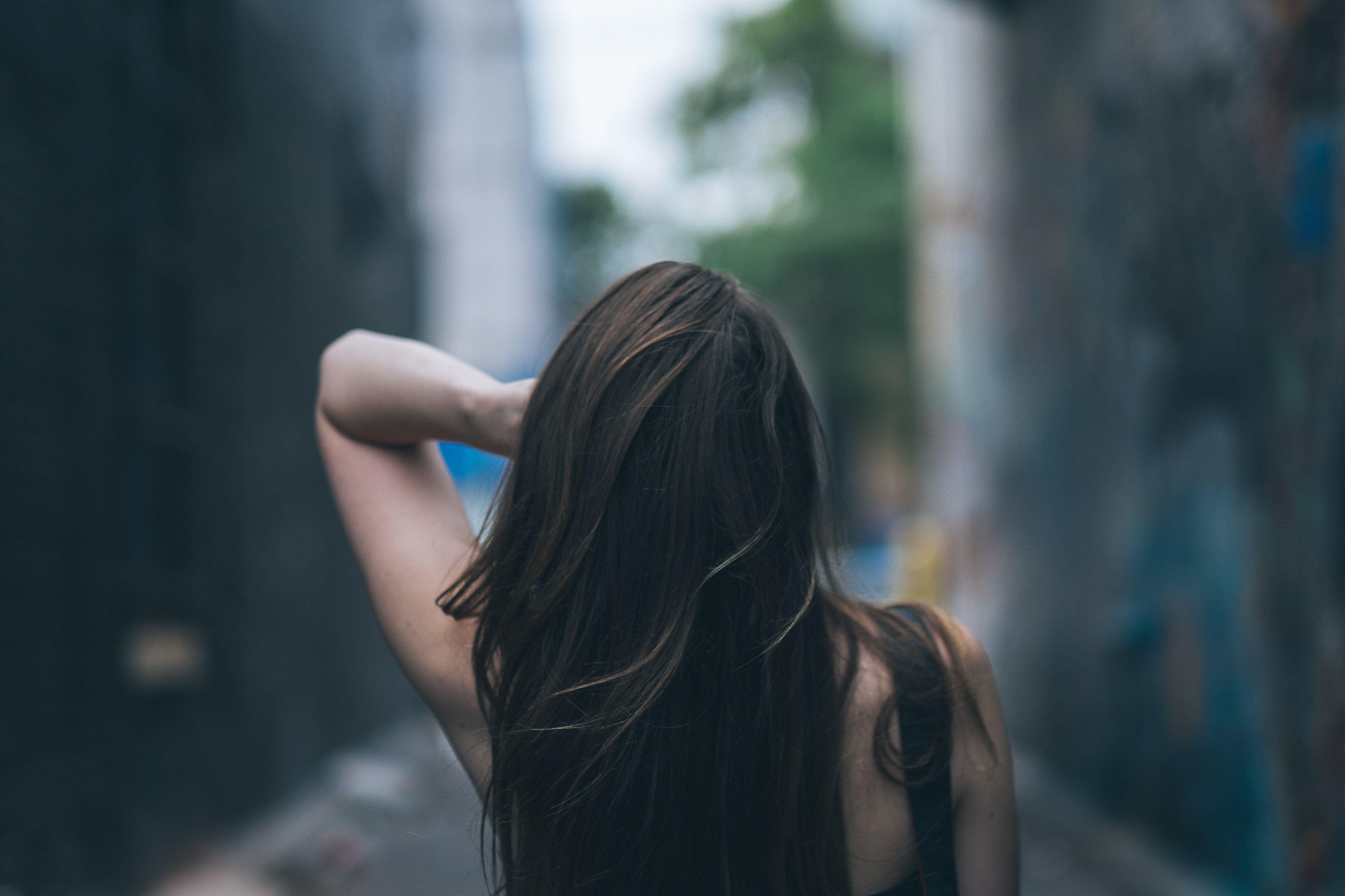 4760x3173 Shallow focus photography of woman holding her hair HD wallpaper