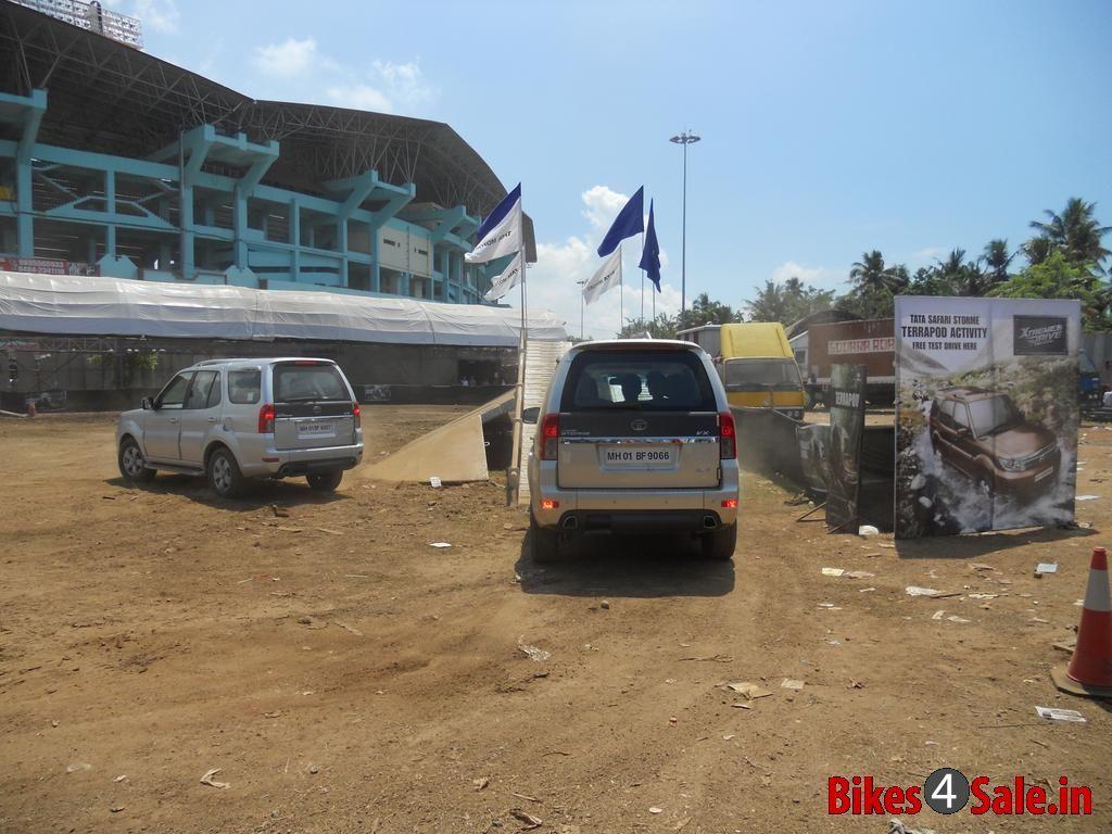 1024x768 Tata Safari Storme Stunt Show Wallpaper