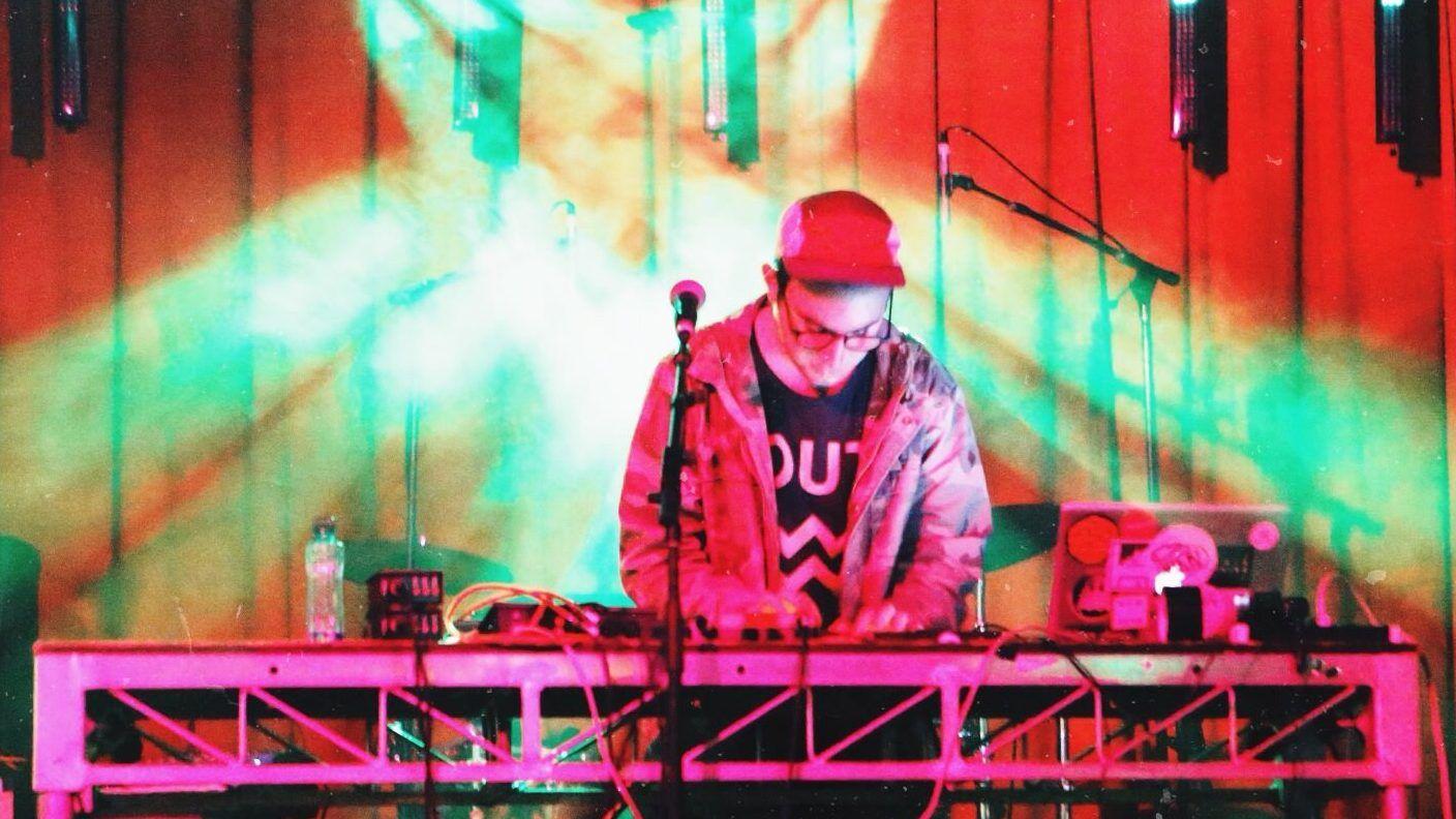 1408x792 Music Feeds LIVE Feed