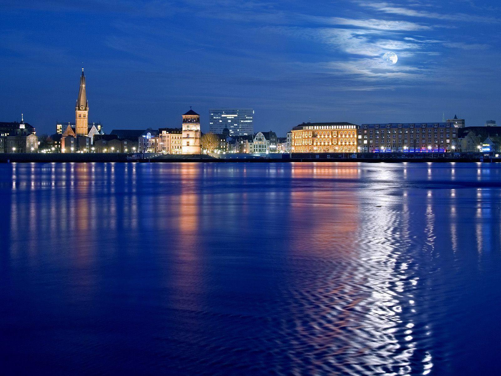 1600x1200 Moon Over The Rhine Duessledorf Germany. HD Travel Wallpaper for Mobile and Desktop