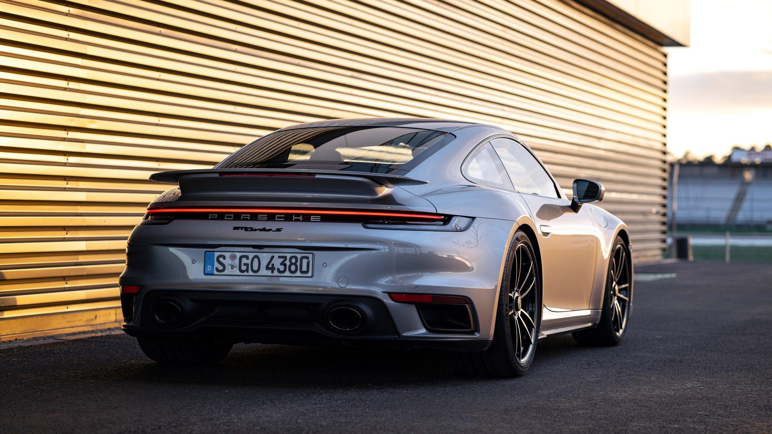 2560x1440 Porsche 911 Turbo Wallpaper