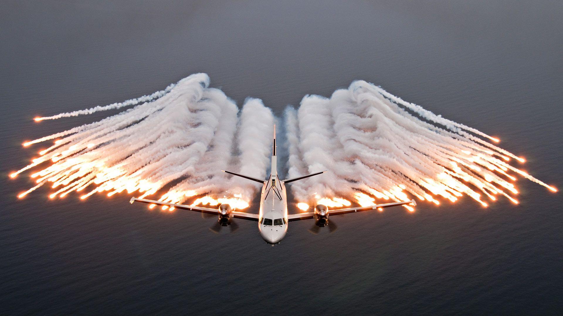 1920x1080 Saab 2000 AEW&C deploying flares [1920x1080]