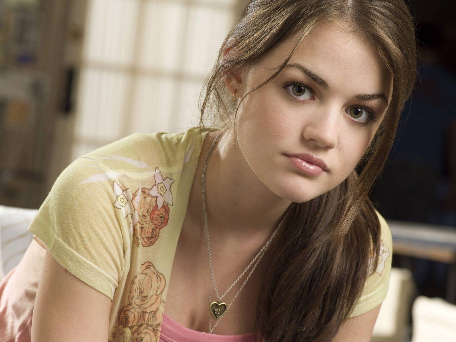 1600x1200 Hollywood Cute Celebrities HD Wallpaper