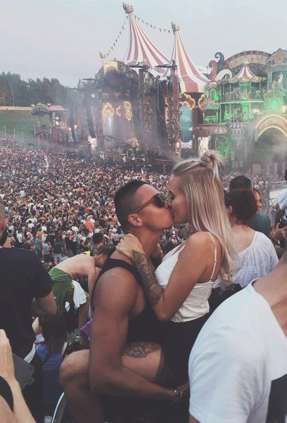 932x1372 Tomorrowland couple. Couple goals relationships, Tumblr couples, Couples