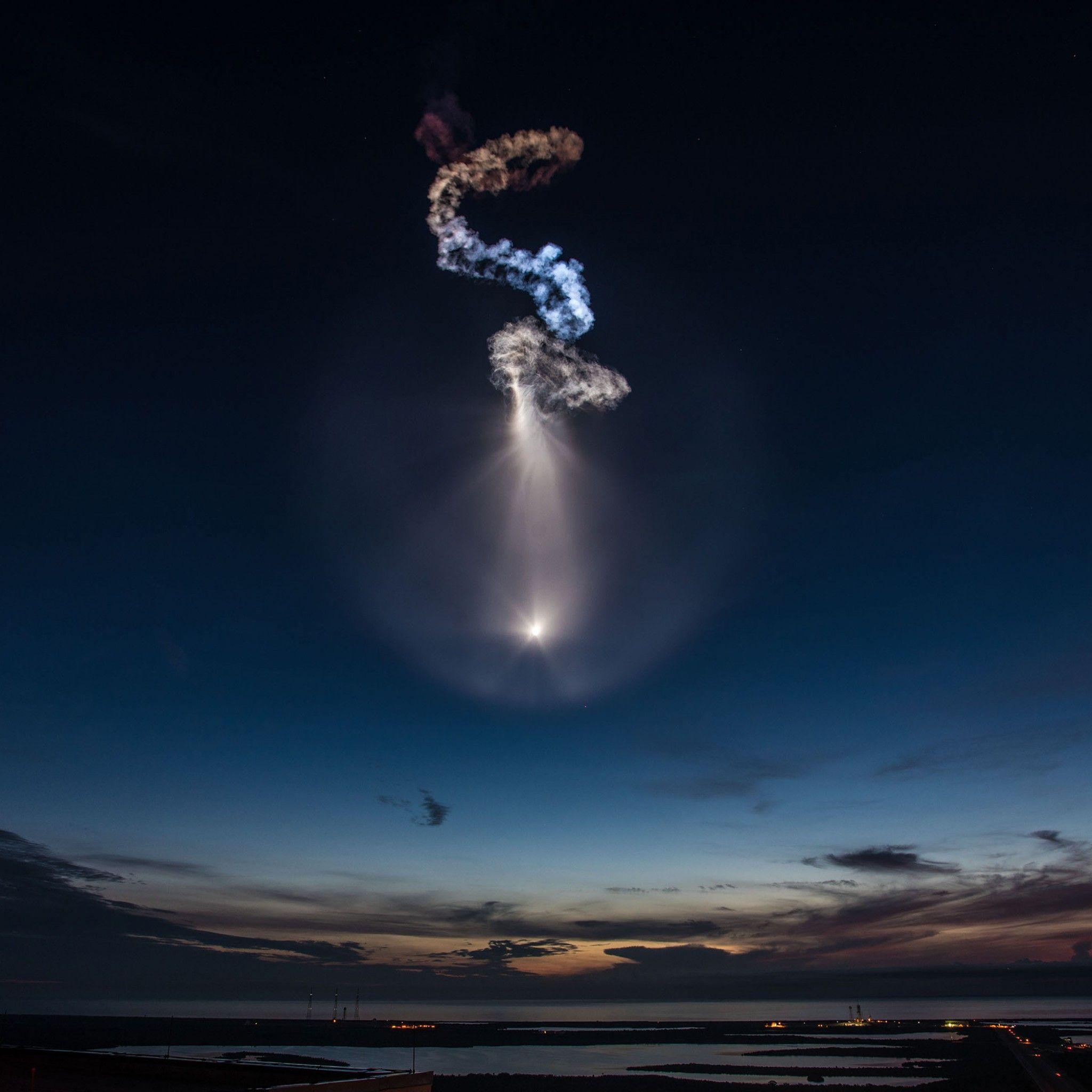2048x2048 SpaceX iPad 7 Wallpaper Download