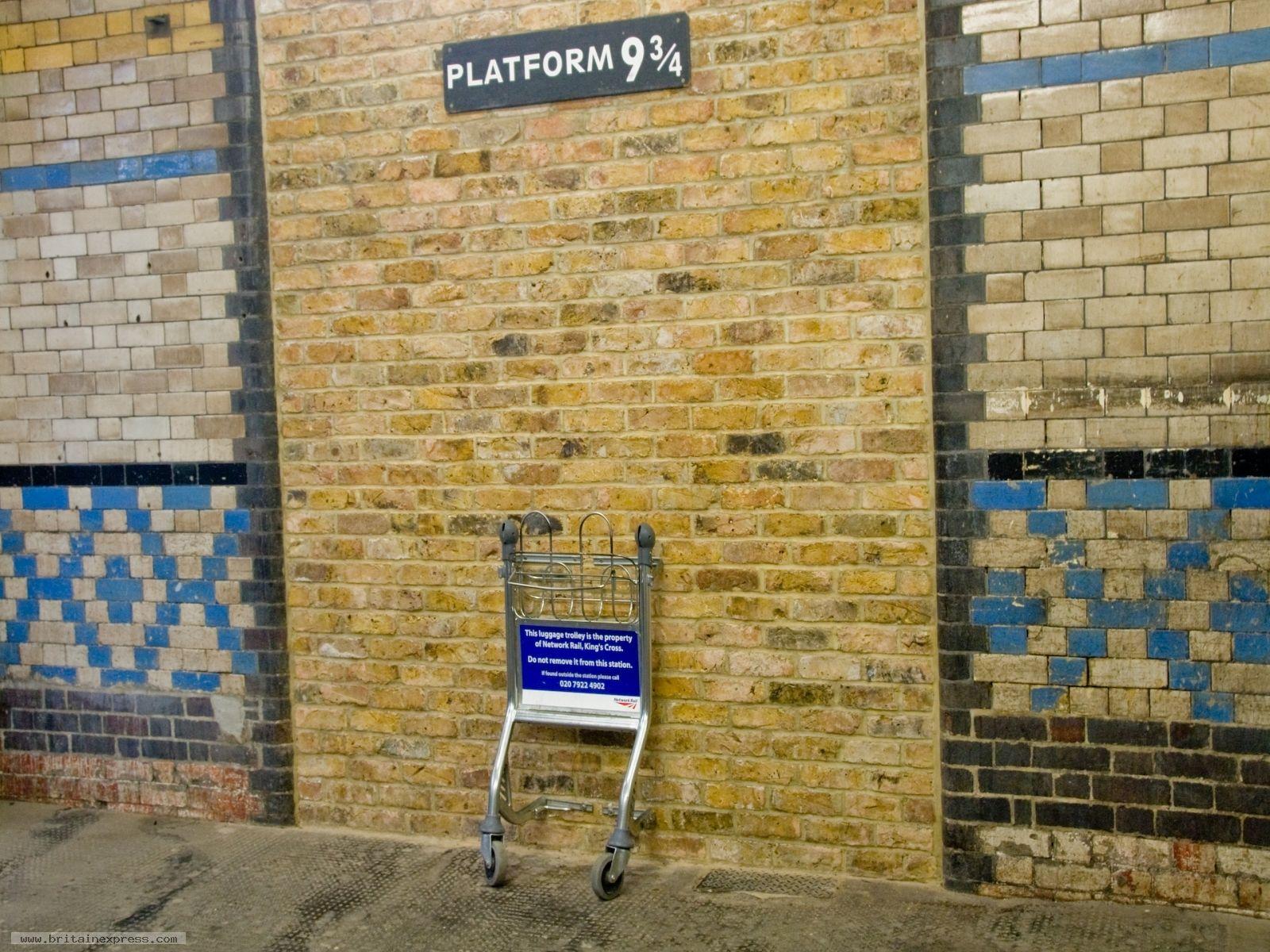 1600x1200 Photo of Platform 9 3/ Kings Cross Station