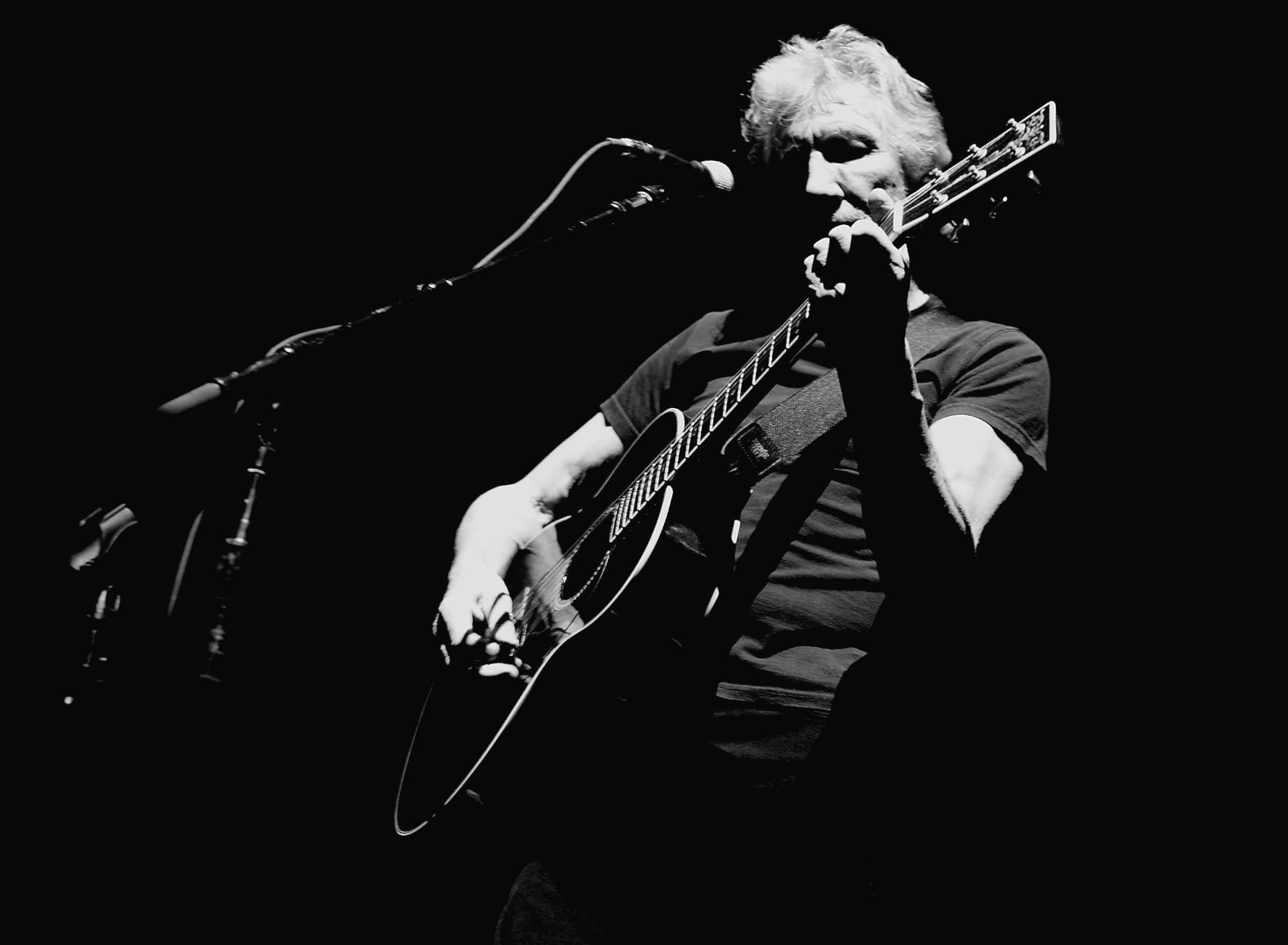 1992x1461 Roger Waters