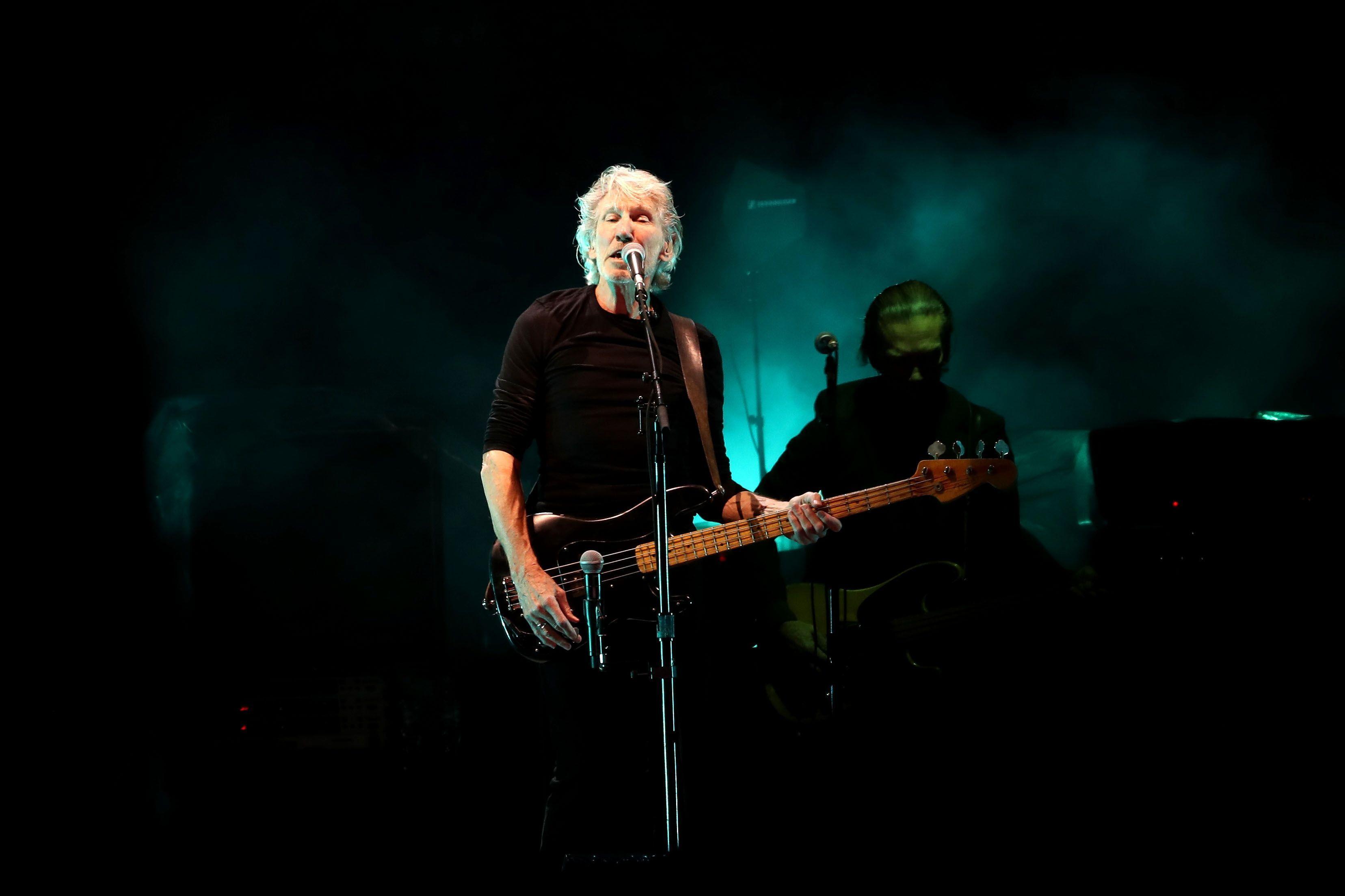 3312x2208 Roger Waters Wallpaper