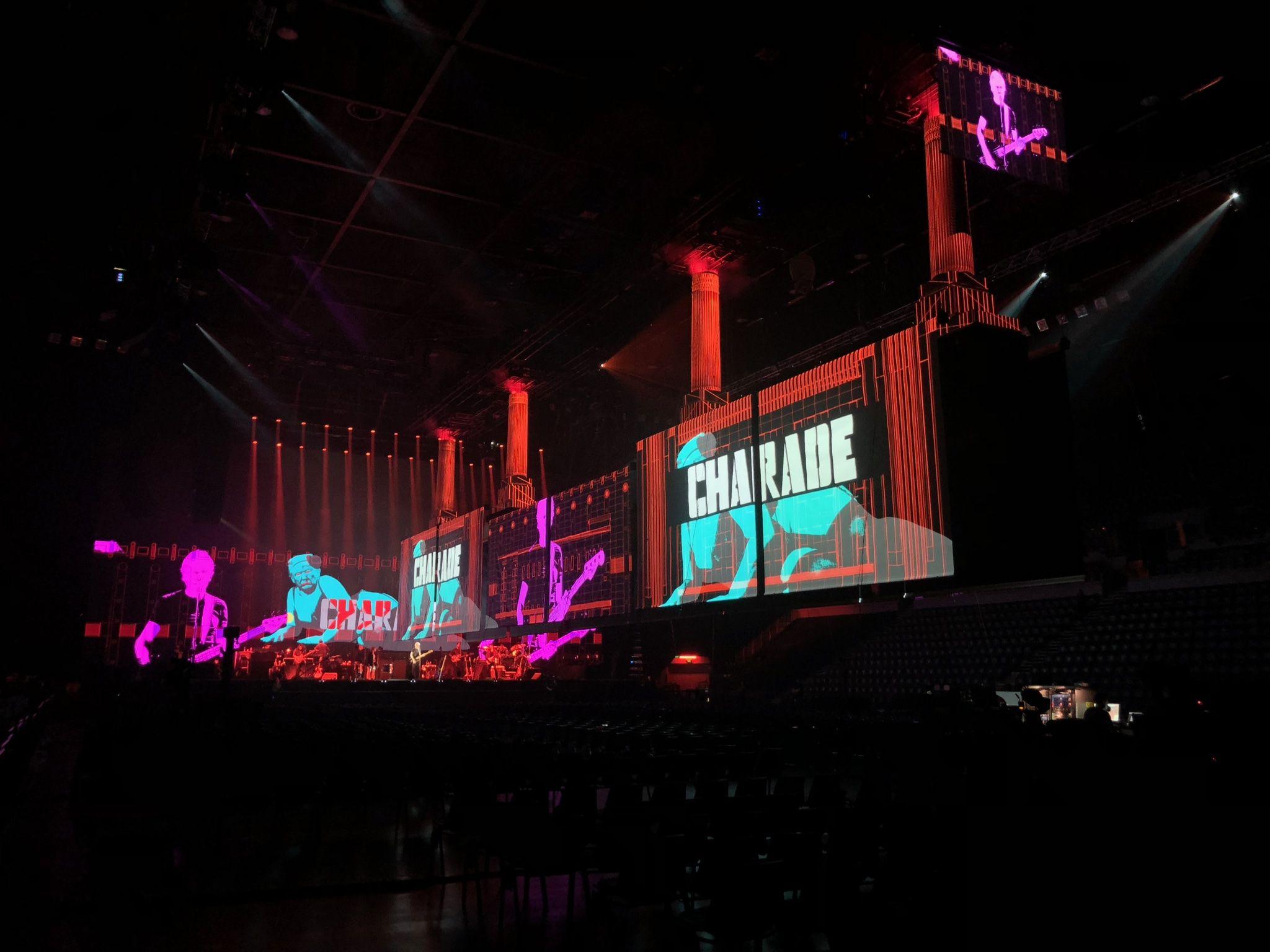 2048x1536 Roger Waters “Us and Them” Tour
