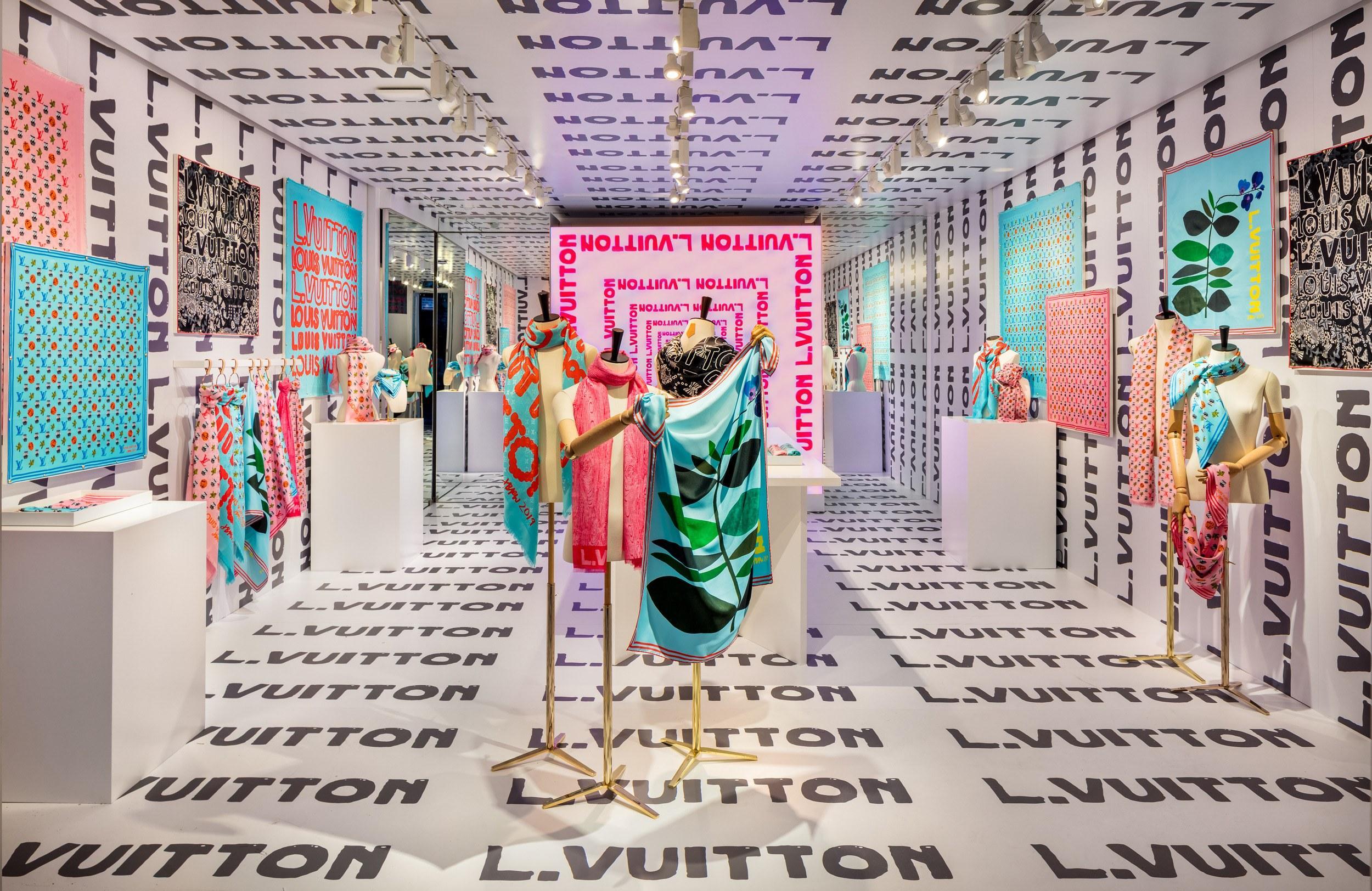 2500x1624 Louis Vuitton Aesthetic Wallpaper Red