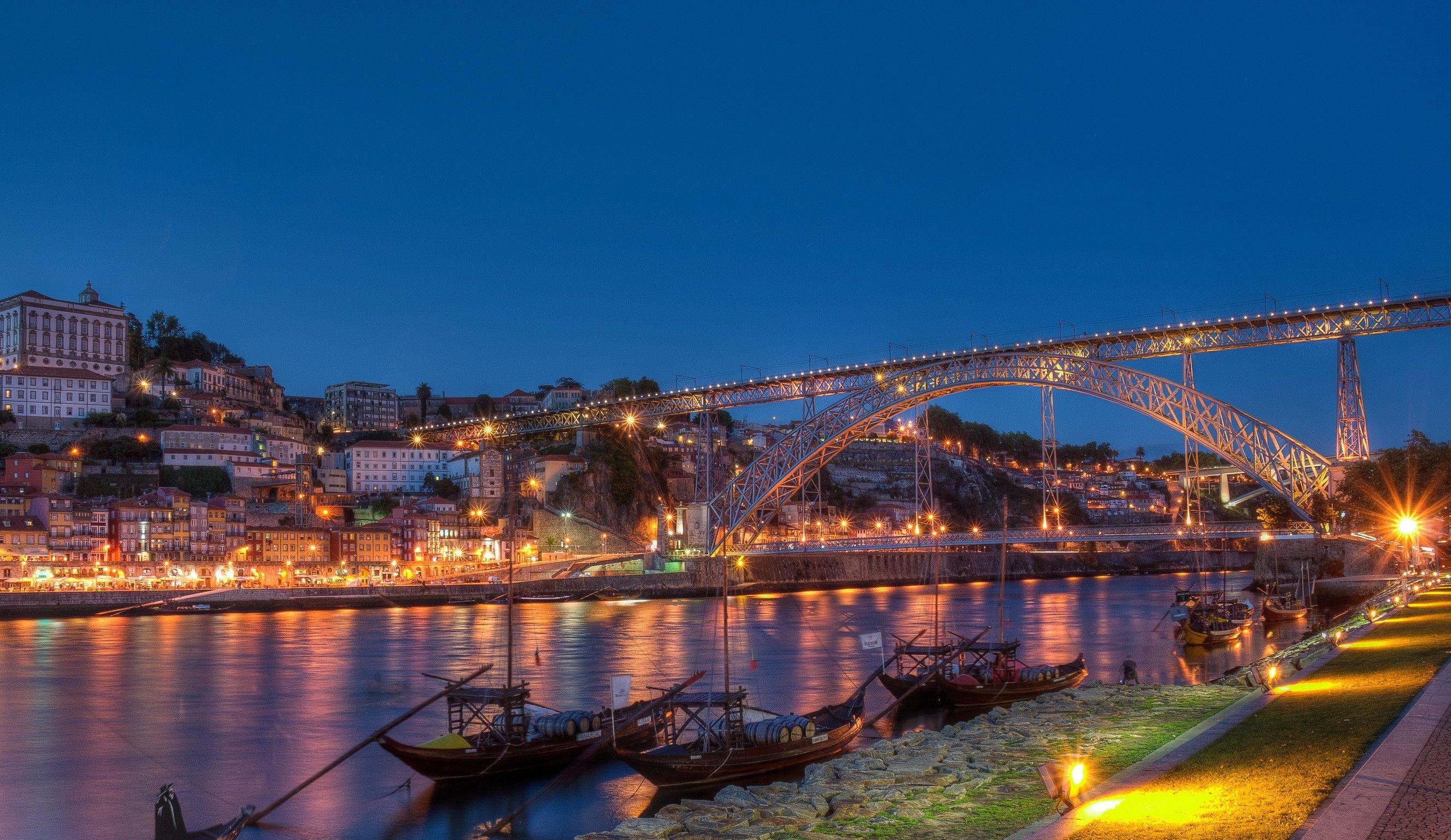 2652x1536 Beautiful Canal Bridge at Night in Porto City Portugal Wallpaper