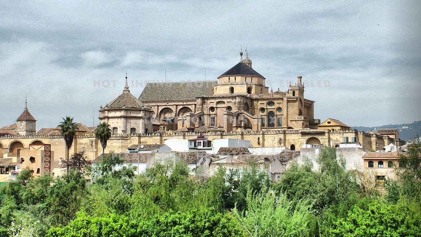 1600x900 mezquita de cordoba in spain architecture