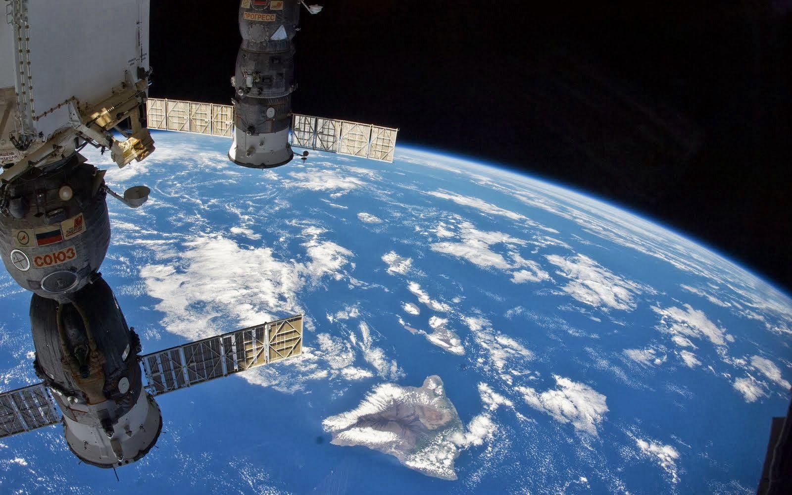 1600x1000 Satellite Picture of Earth From Space