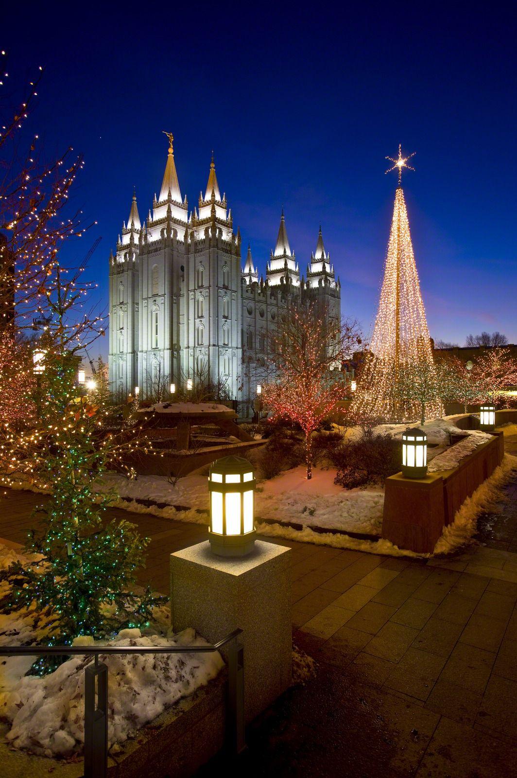 1064x1600 Christmas on Temple Square