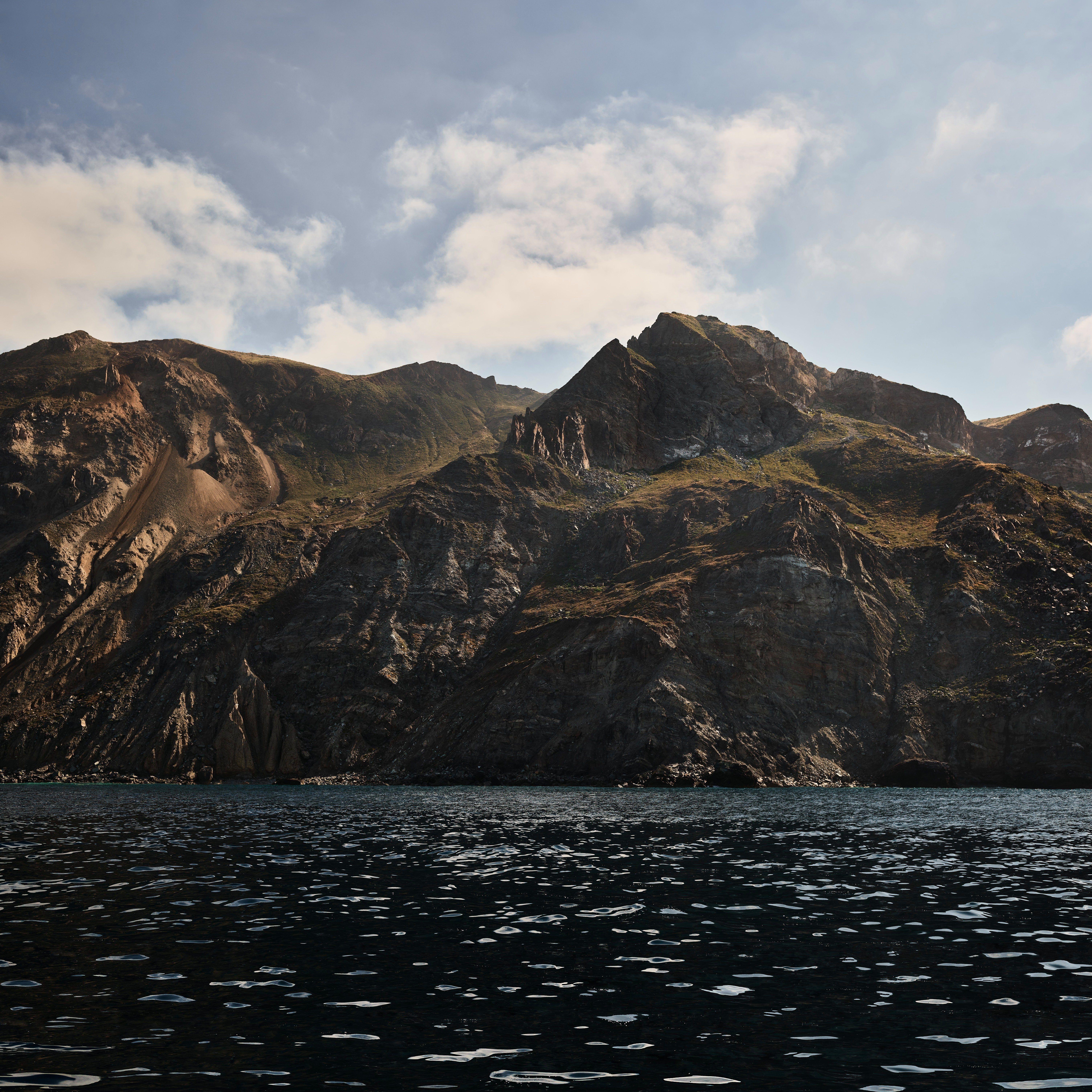 6016x6016 Download 7 new beautiful Catalina desktop wallpaper for macOS 10.15