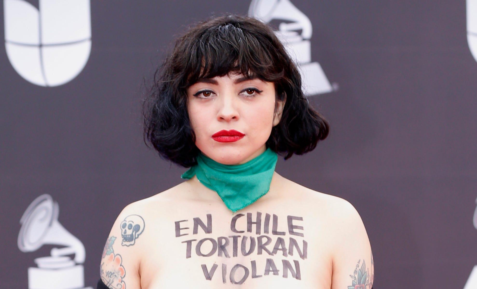 1978x1201 Latin Grammys: Mon Laferte exposes bare chest in political protest