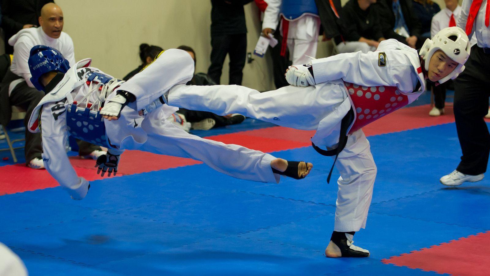 1600x900 Taekwondo / (Korean 태권도 (hangul) / 跆拳道 (hanja)) Is A Korean Martial Art. It Combines Combat And Self Defense Techniques With Sport And Exercise. Gyeo. 스포츠, 근육, 전투