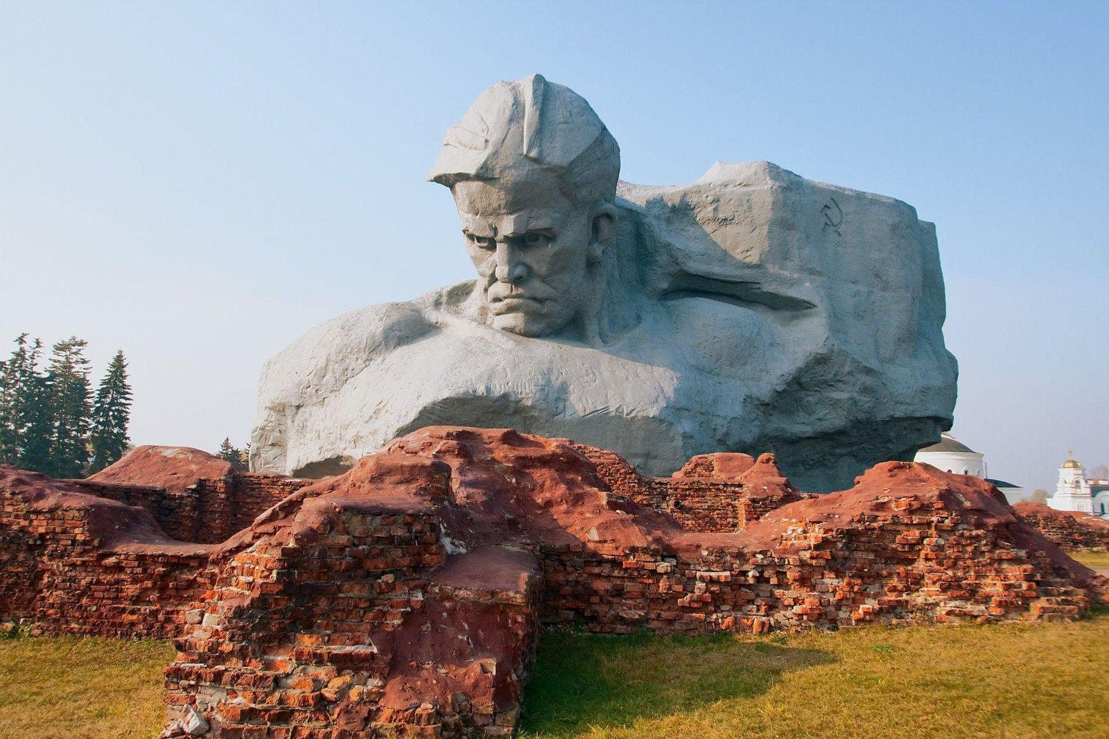1600x1066 Belarusian Monuments Wallpaper High Quality