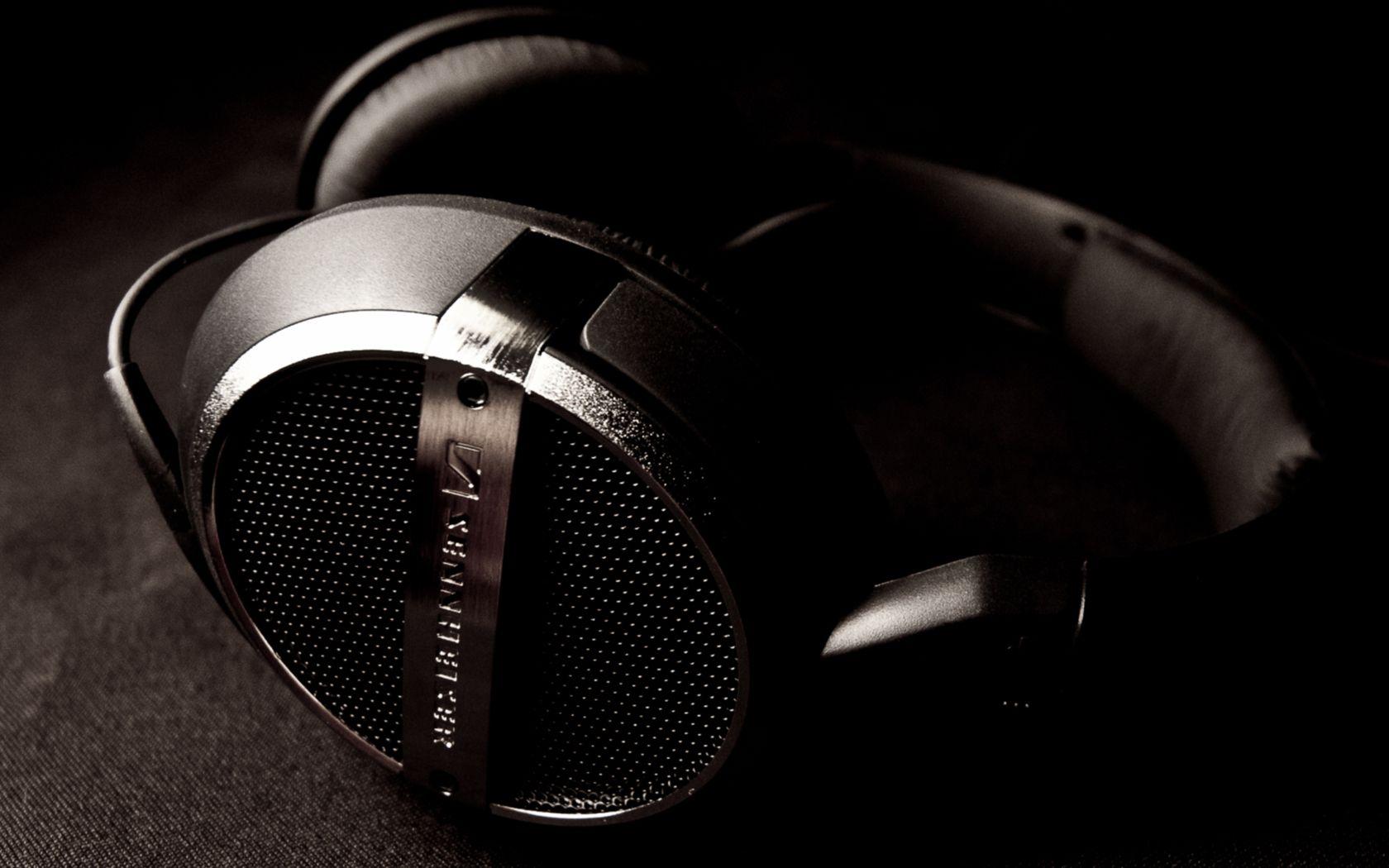 1680x1050 HD Headphone Wallpaper