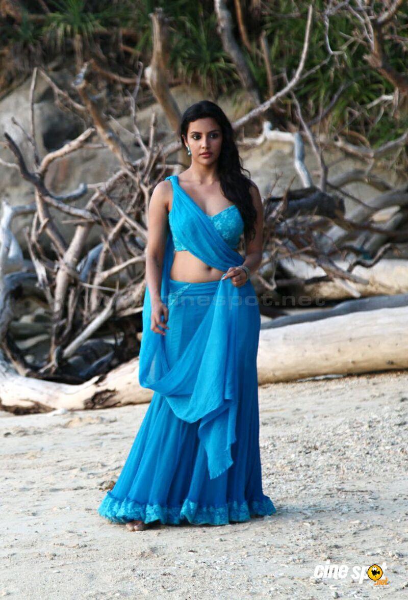 800x1177 Priya Anand Hot in Ethir Neechal (1)
