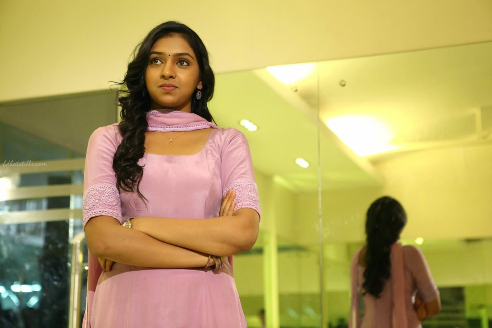 1600x1066 hotmeans: Lakshmi Menon HD Photo and Wallpaper