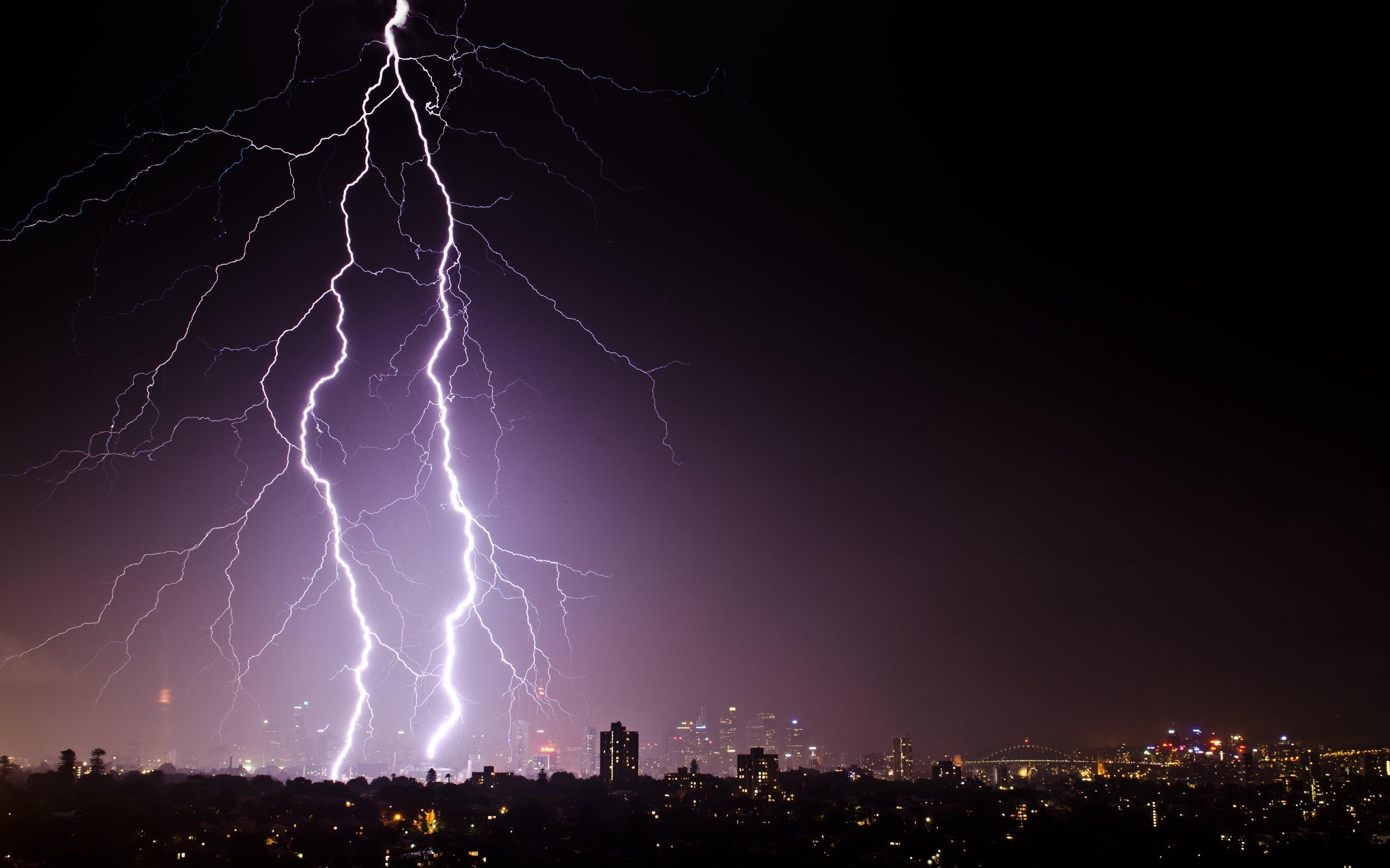 2880x1800 1080p Purple Lightning Wallpaper
