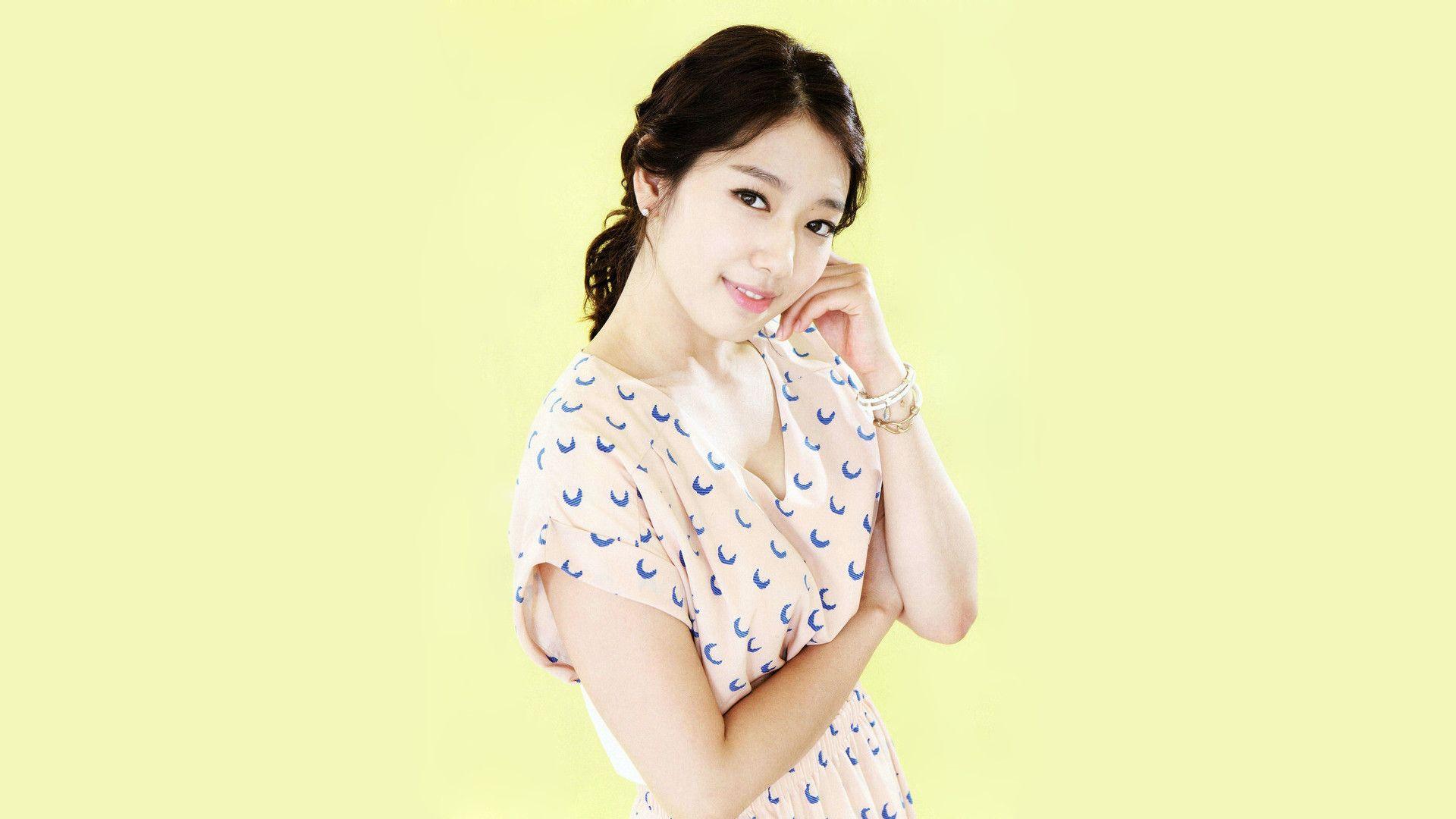 1920x1080 Park Shin Hye Wallpaper