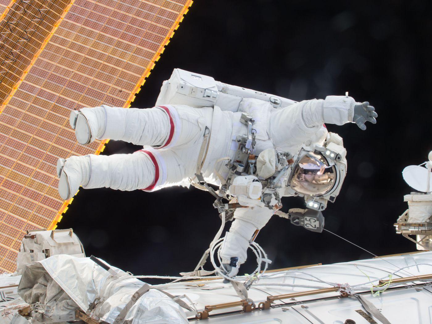 1400x1050 Watch two NASA astronauts complete the 200th spacewalk outside the ISS