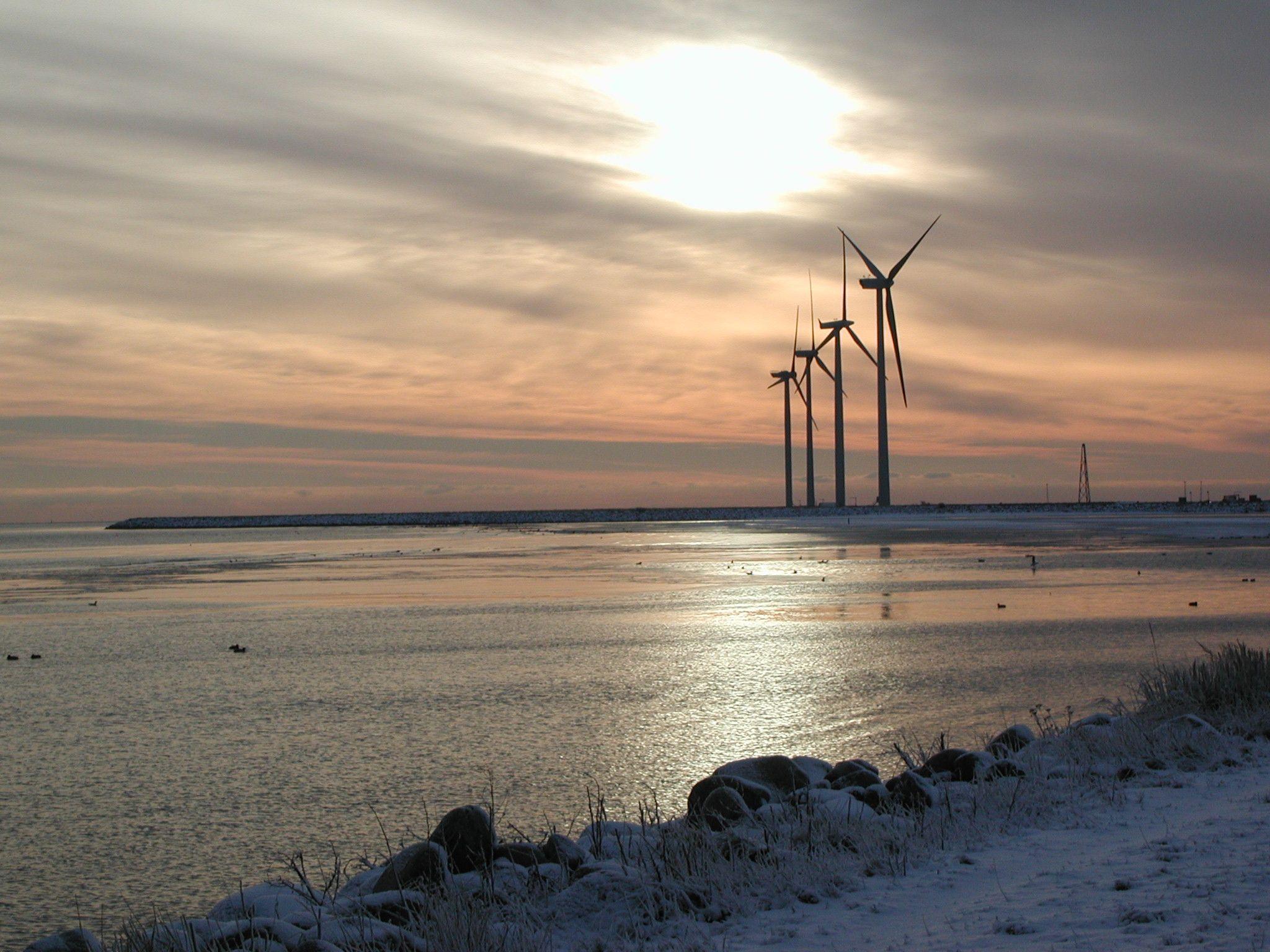 2048x1536 Wind energy: Good or bad?