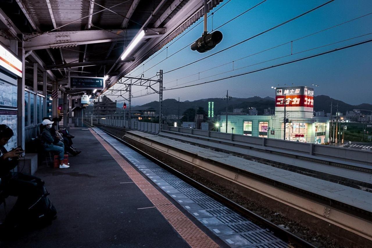 1280x855 Trains in the Japanese countryside take forever. 広告デザイン, 景観, 風景
