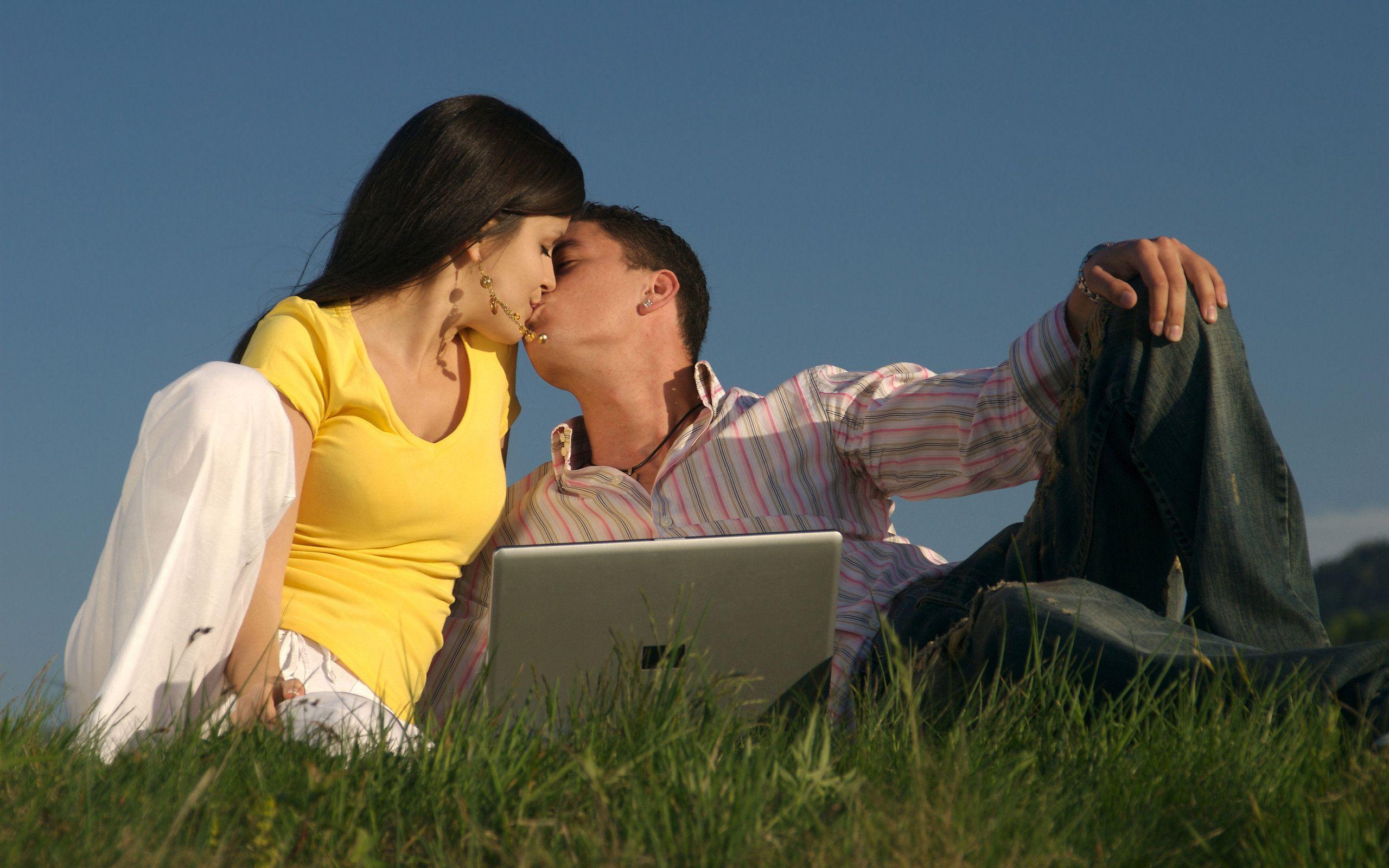 2560x1600 Love Girl And Boy Kiss Wallpaper 78 :