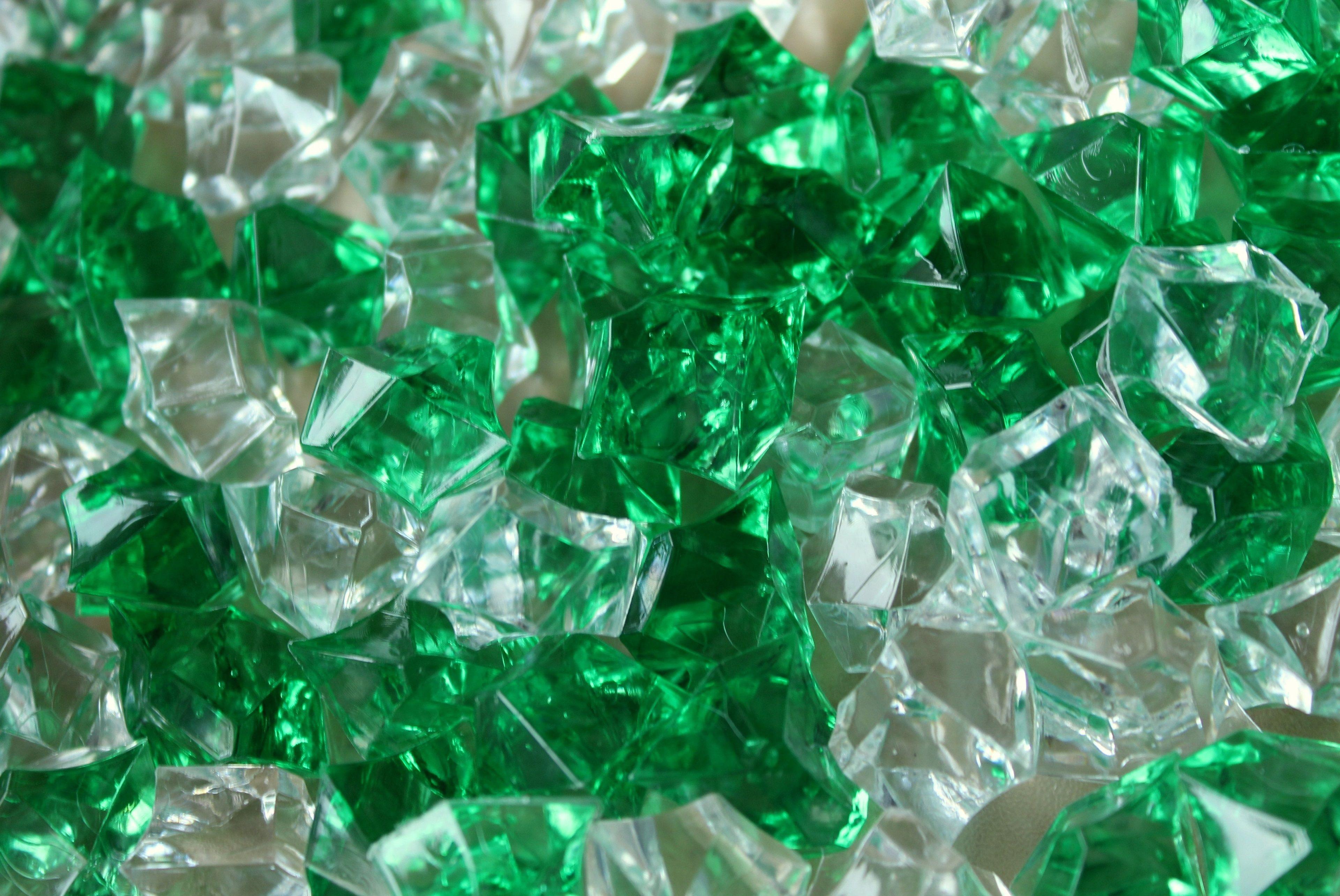Green Crystal Wallpapers - Top Free Green Crystal Backgrounds