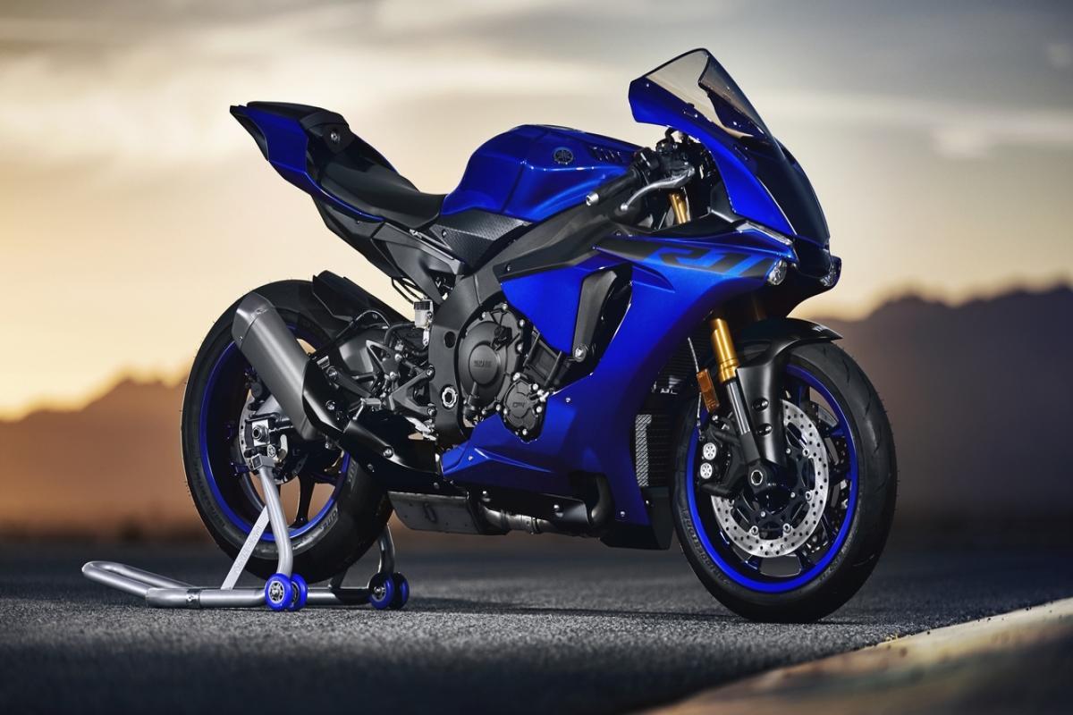 1200x800 The Yamaha YZF R1 In Picture