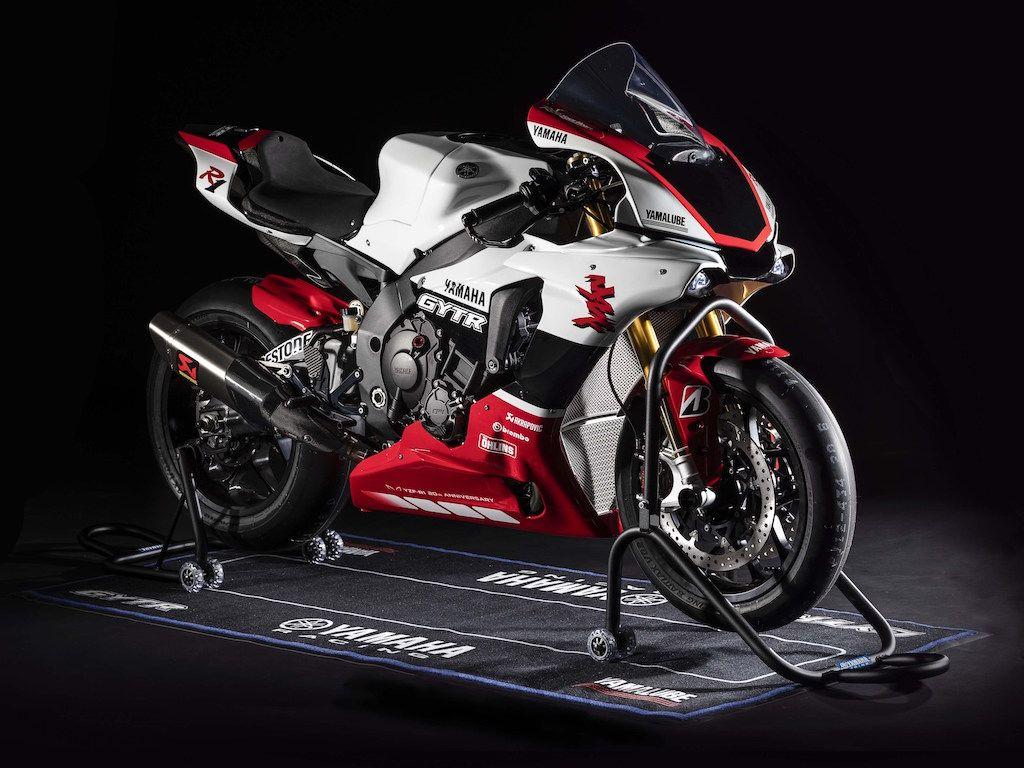 1024x768 Yamaha YZF R1 GYTR Price: €500