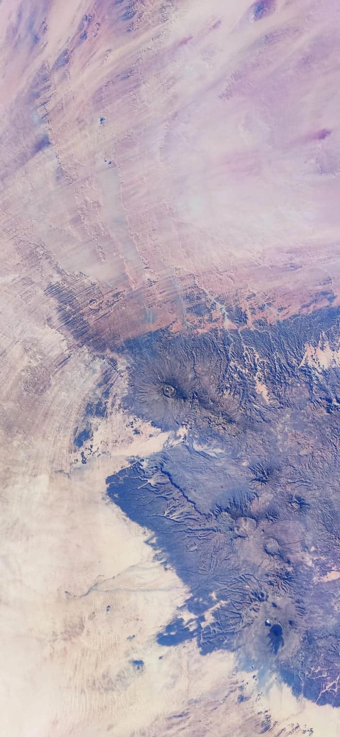 700x1517 These are the spectacular wallpaper taken by Xiaomi Mi 10 Pro in space