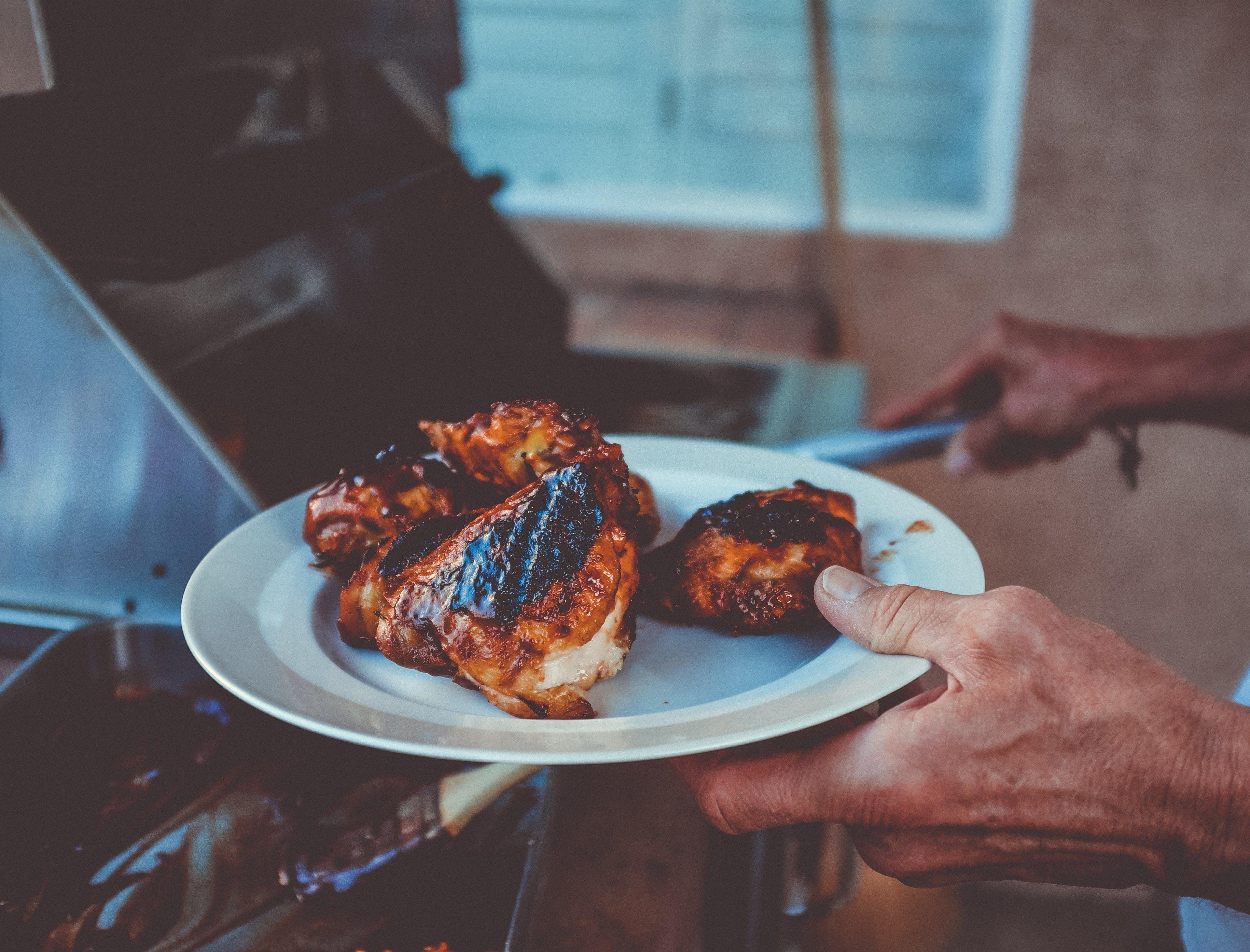 3840x2924 Wallpaper / hand holding a plate of bbq chicken breasts coming off a grill in green valley south, dinner is served 4k wallpaper