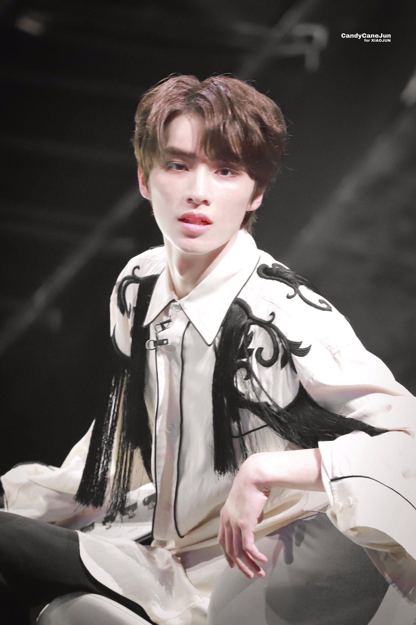 1364x2048 xiaojun pics