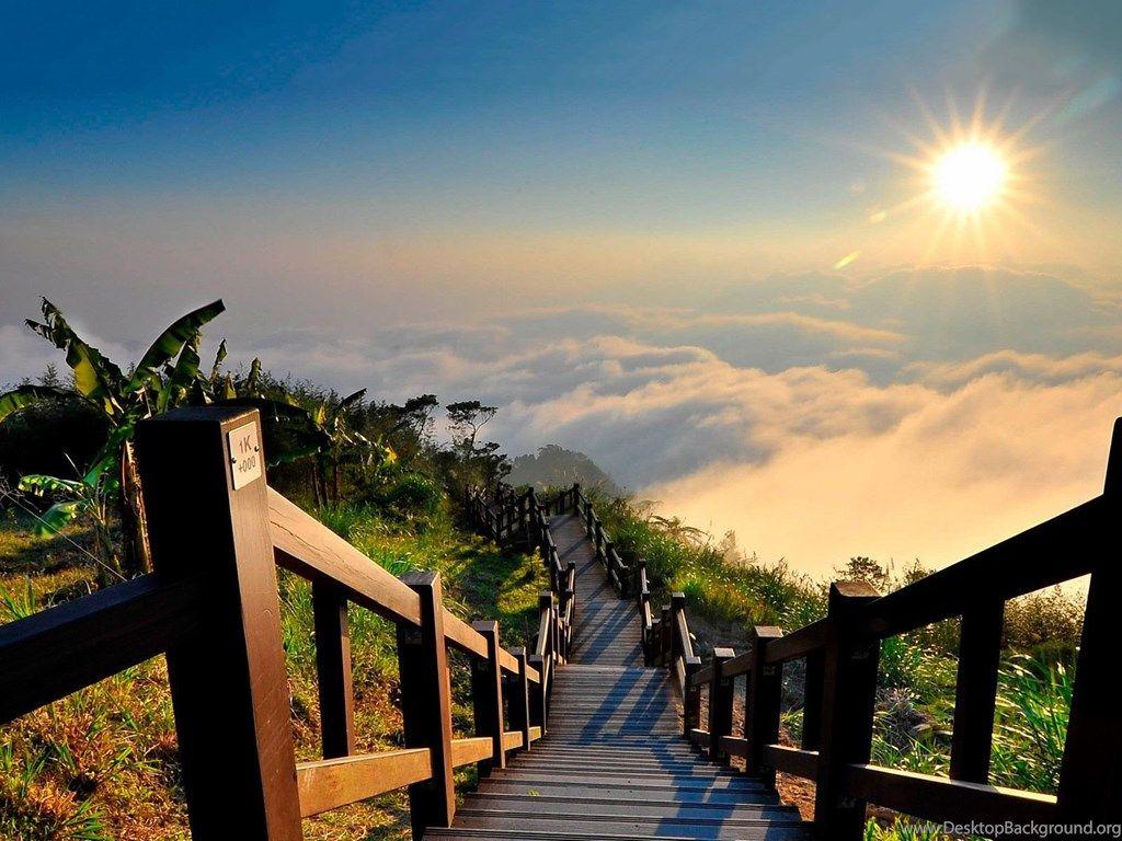 1024x768 Beautiful Sunrise Mountains Wallpaper. Desktop Background