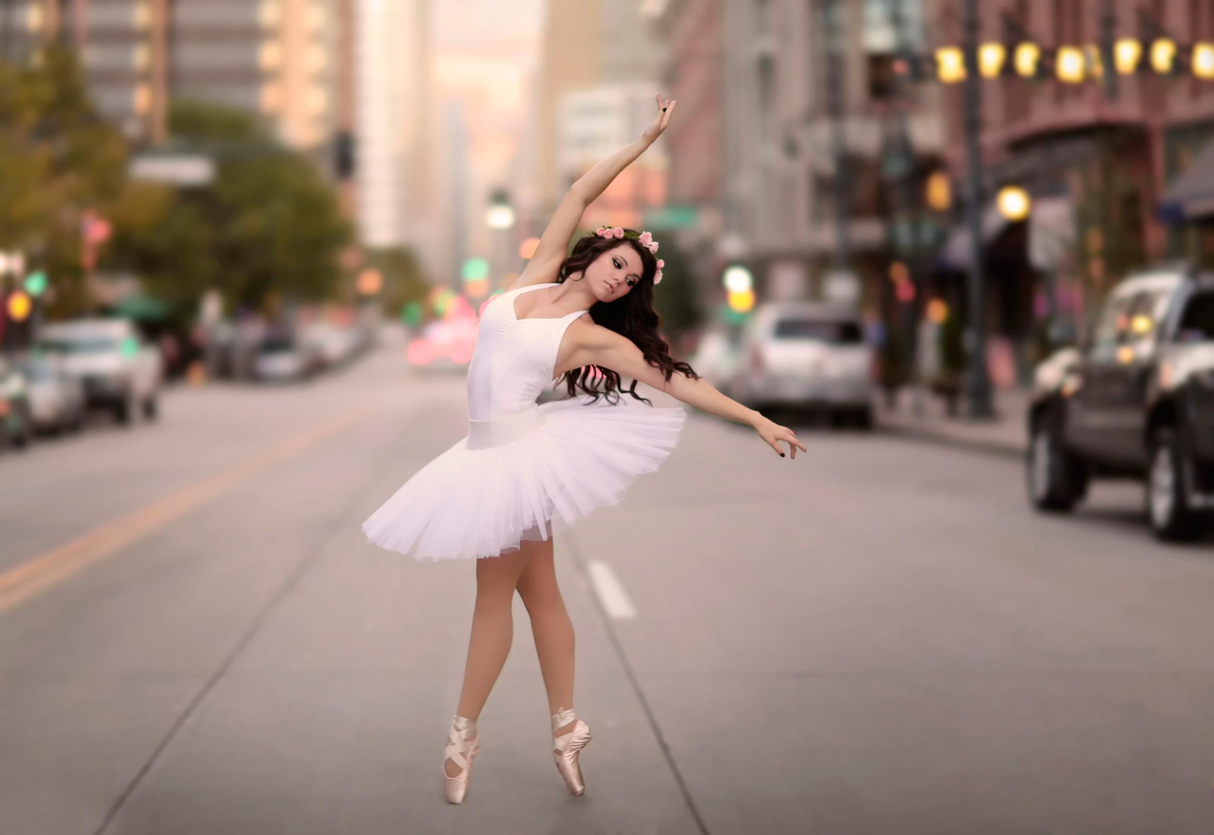 2500x1719 Ballerina Wallpaper