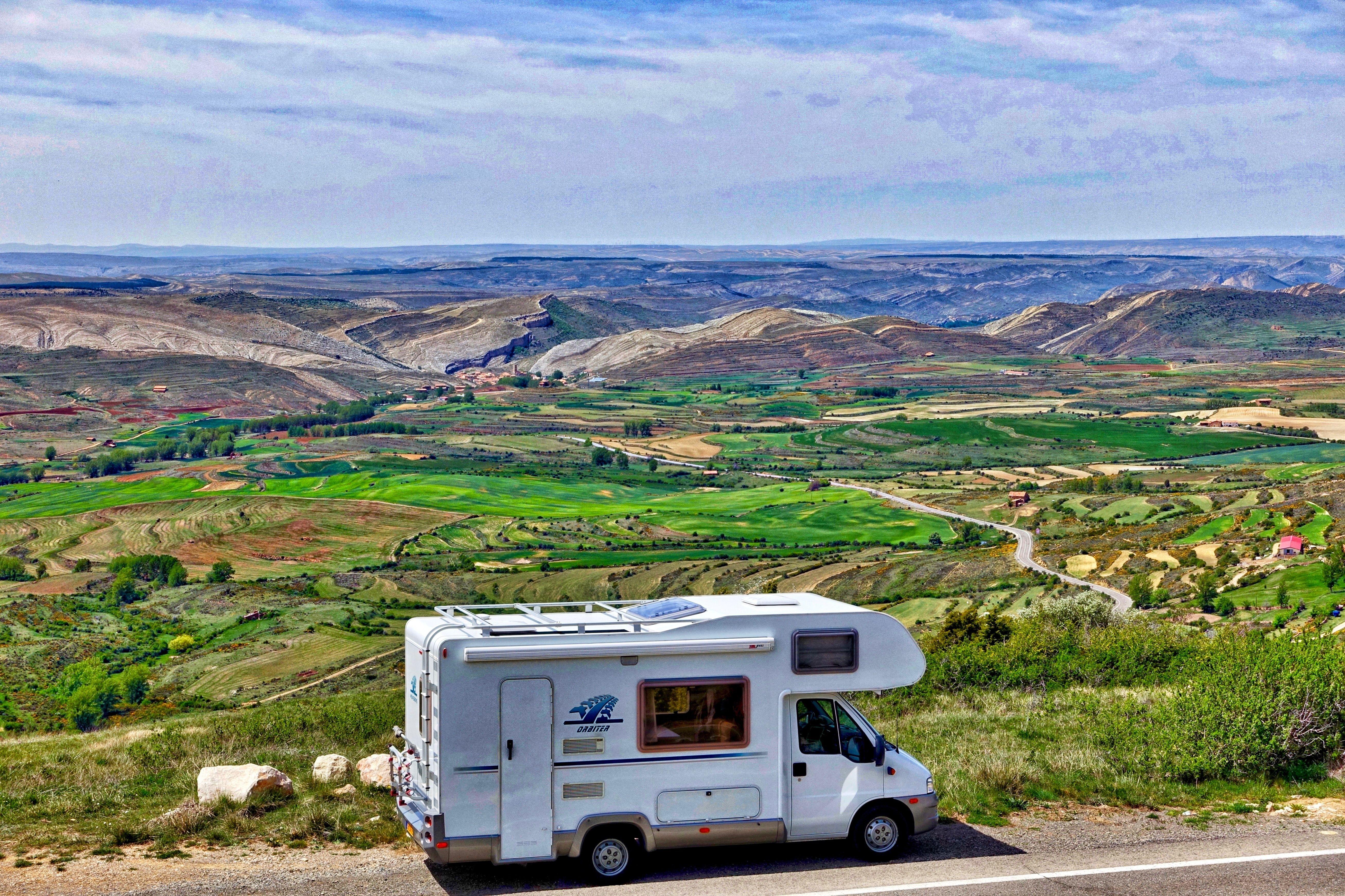 5227x3484 white and gray motorhome free image