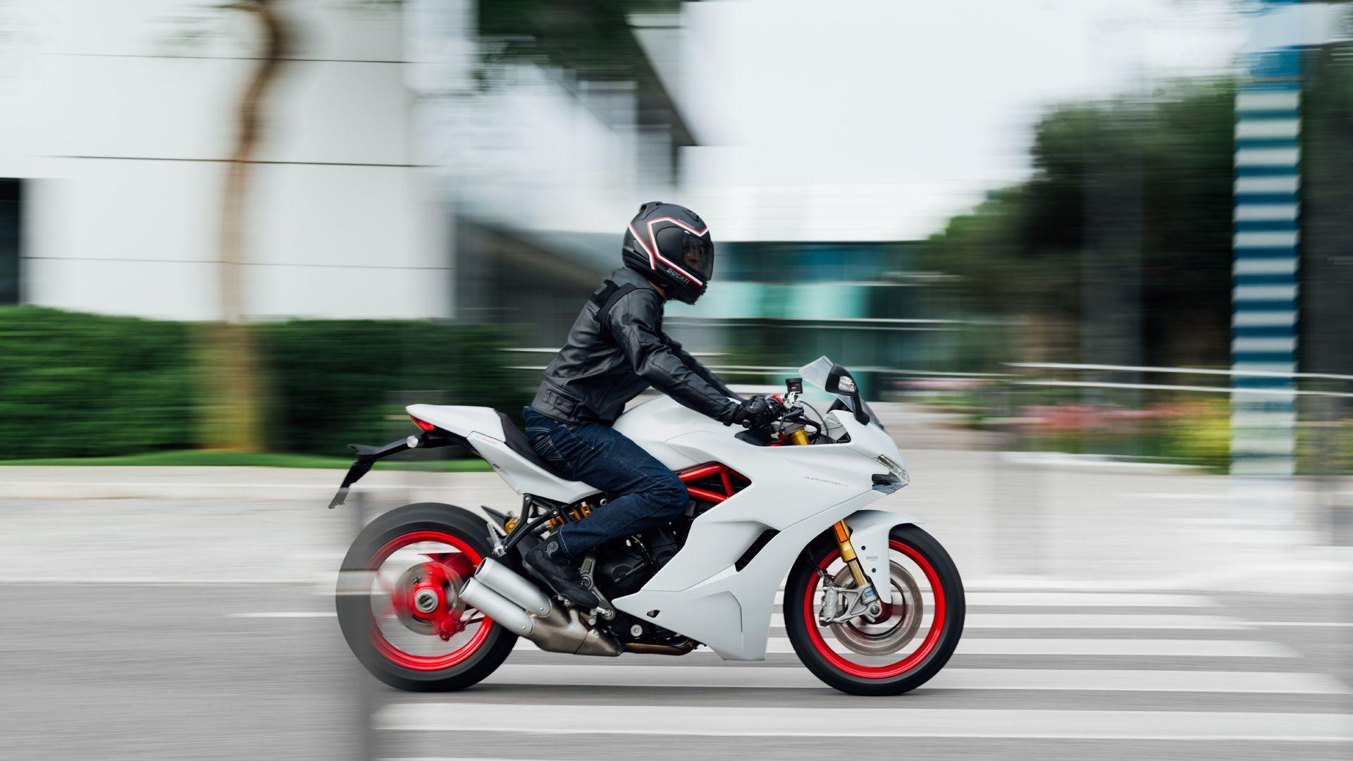 1920x1080 Ducati SuperSport: the energy of sport wherever it goes